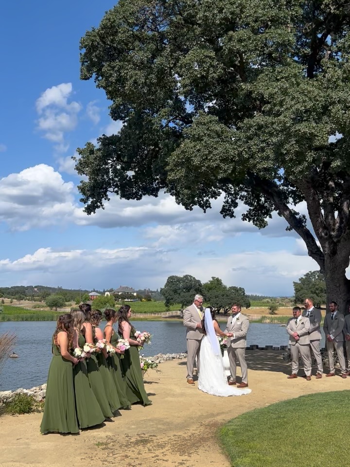 ALWAYS an amazing time at @saureelvineyards & @j___bizzy , getting down to all the bangers!
This could really had a vision for the day, and the music certainly needed to be on point (which it was!)
😎