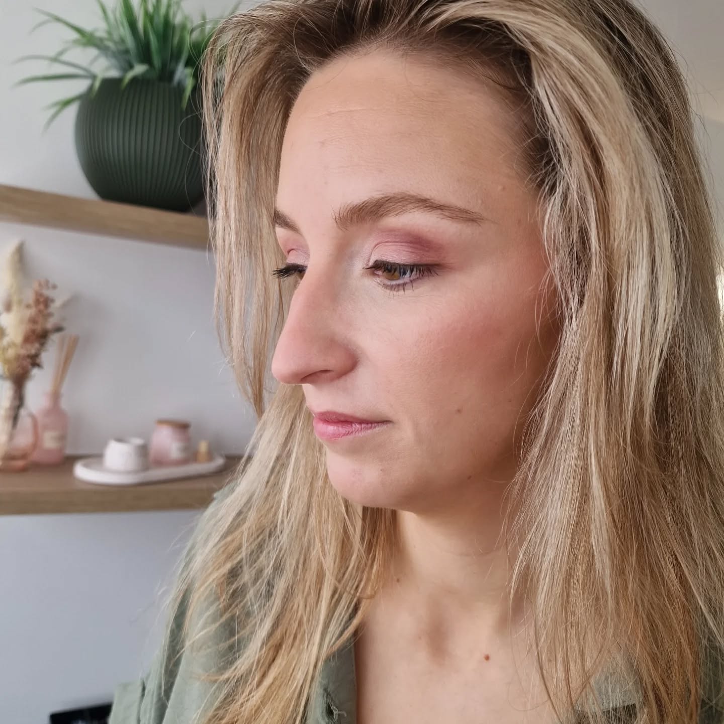 Soft glam voor elke gelegenheid ☺️
#softlook #softmakeuplook #naturellemakeup #makeuplook #makeupandhair #mua #makeupartist #MakeupArtistDreams #pinkmakeuplook