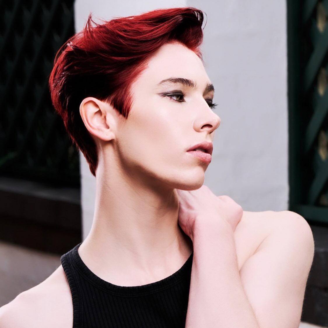 Inspired by David Bowie’s Ziggy Stardust, I created this bold red pixie cut, focusing on a vibrant, fiery red color paired with a short, androgynous shape.
The cut is textured, with added length on top to allow for versatile styling, perfectly suited for model Alana.