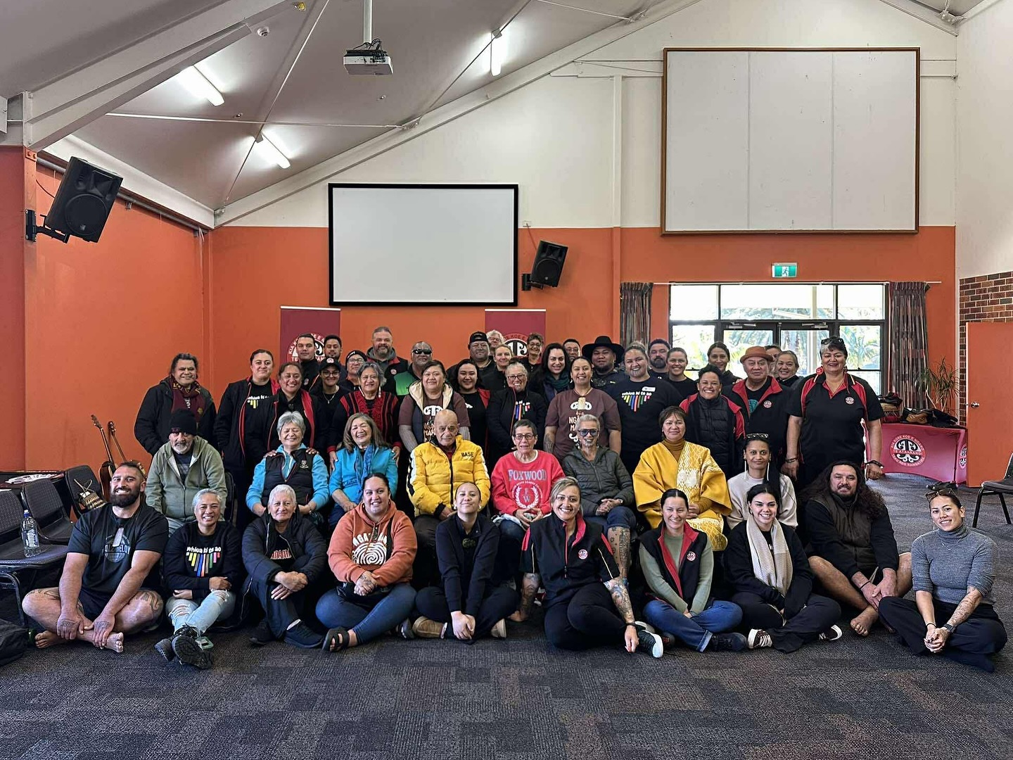 Kātahi anō ka mutu te hui rumaki ki Poihākena, mihinui ki a koutou i tae a tinana mai ki te whakanui i tēnei kaupapa whakahirhira. 🖤💛❤️
#tereomāori #teataarangi #teātaarangikitepāpakanuiāmaui #huirumaki