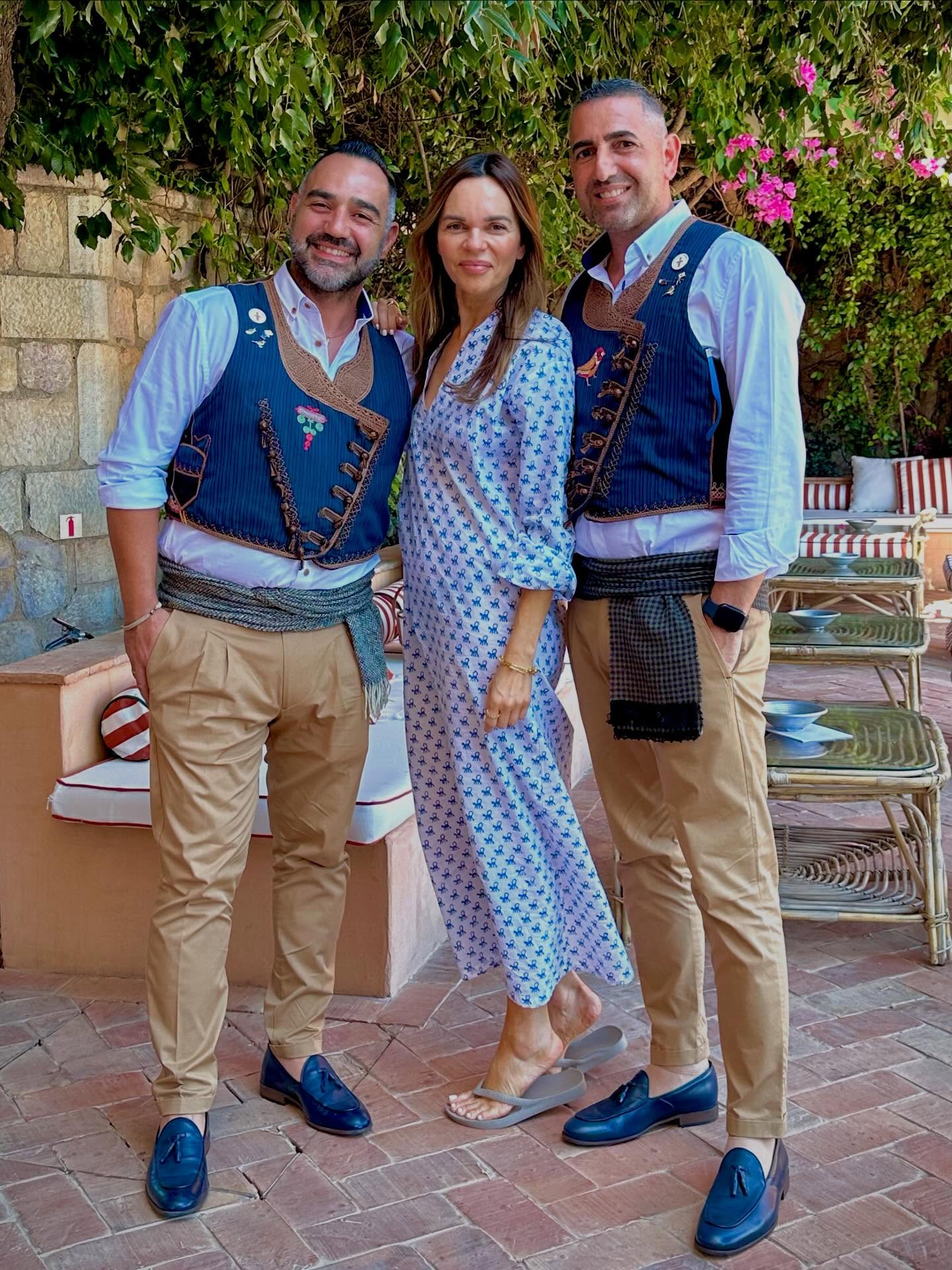 Όταν τα μεγάλα μυαλά συναντιούνται, γεννιούνται ιδέες, χτίζονται όνειρα και ανάβει η σπίθα της δημιουργίας. Δεν είναι απλώς μια συνάντηση, αλλά η αρχή μιας διαδρομής με σκοπό, πάθος και έμπνευση. Το μέλλον ξεκινά από μια κουβέντα, ένα βλέμμα, μια κοινή σκέψη.