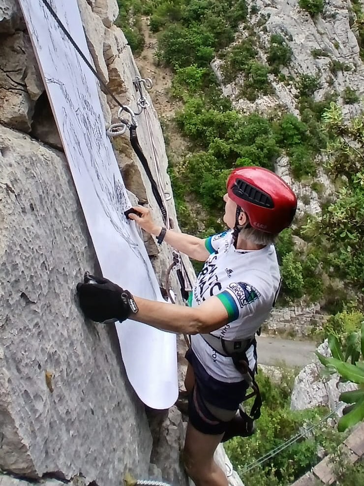Via Ferrata drawing. Buis Les Baronnies. First attempt to work out logistics. Only a spit of rain to activate the art graff…. Waiting for a storm. The rock beneath the paper provides an elemental background rub which is totally unpredictable. It becomes an intrinsic part of the work.#pleinair#pleinairdrawing#buislesbaronnies#viaferrata#elemental#contemporaydrawing