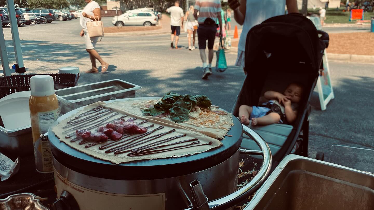 Today at the @roswellfarmersmarket was a good day 🥰. You will see tomorrow our Holy Crepe team for the first time at @aefarmersmarket 🥳🥳🥳.
Next weekend on Saturday @roswellfarmersmarket and on Sunday back to our neighbors @reynoldstownfm and @aefarmersmarket 🙌🏽🥳🎉