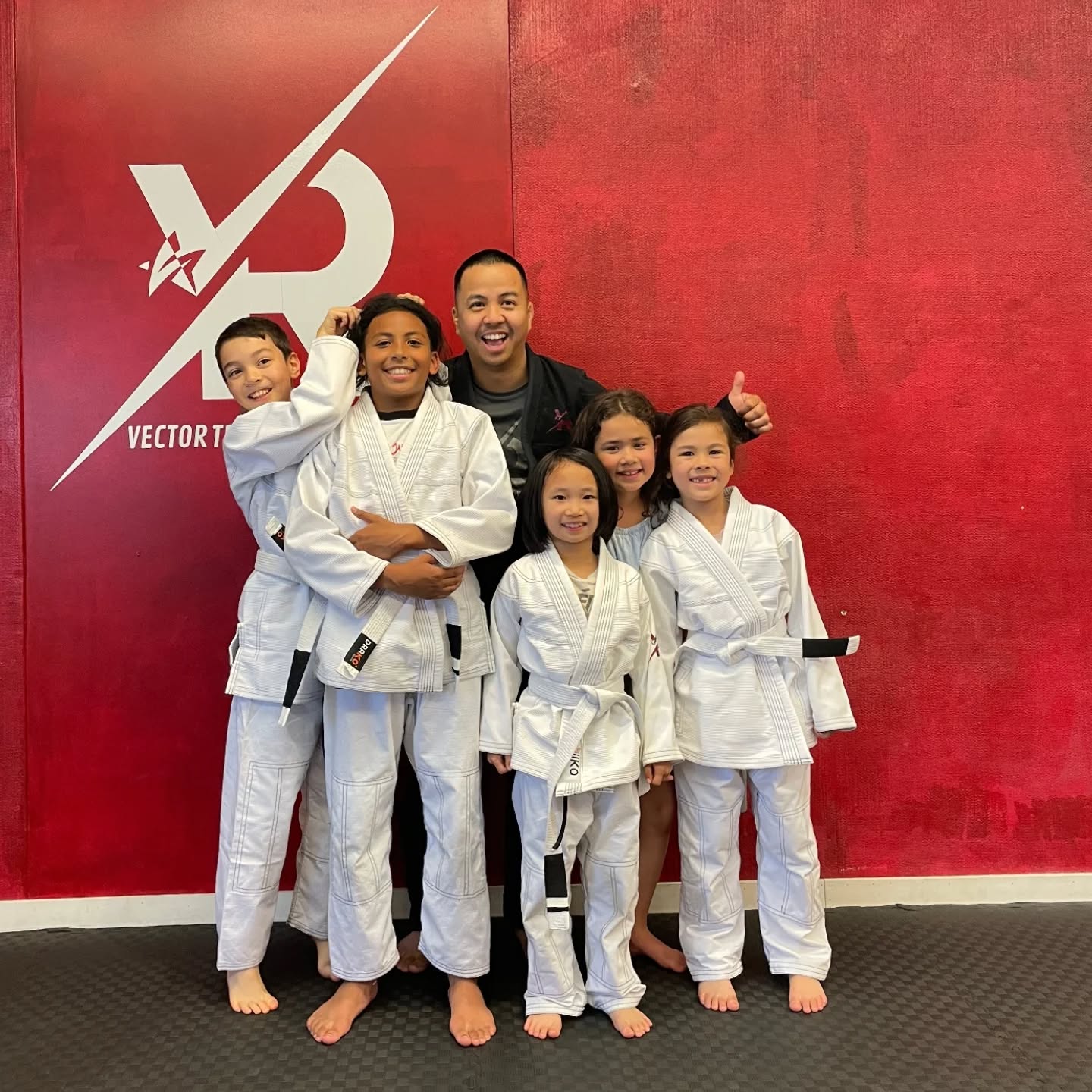 Congratulations to Logan and Noham for getting your first stripe in Brazilian Jiu-jitsu! Good training partners make good progress 🥋
.
.
.
#brazilianjujitsu #bjj #sports #fitness #grappling #classes #vtc #vectortrainingcentre #children #mma #fighter #training #beltpromotion #stripes