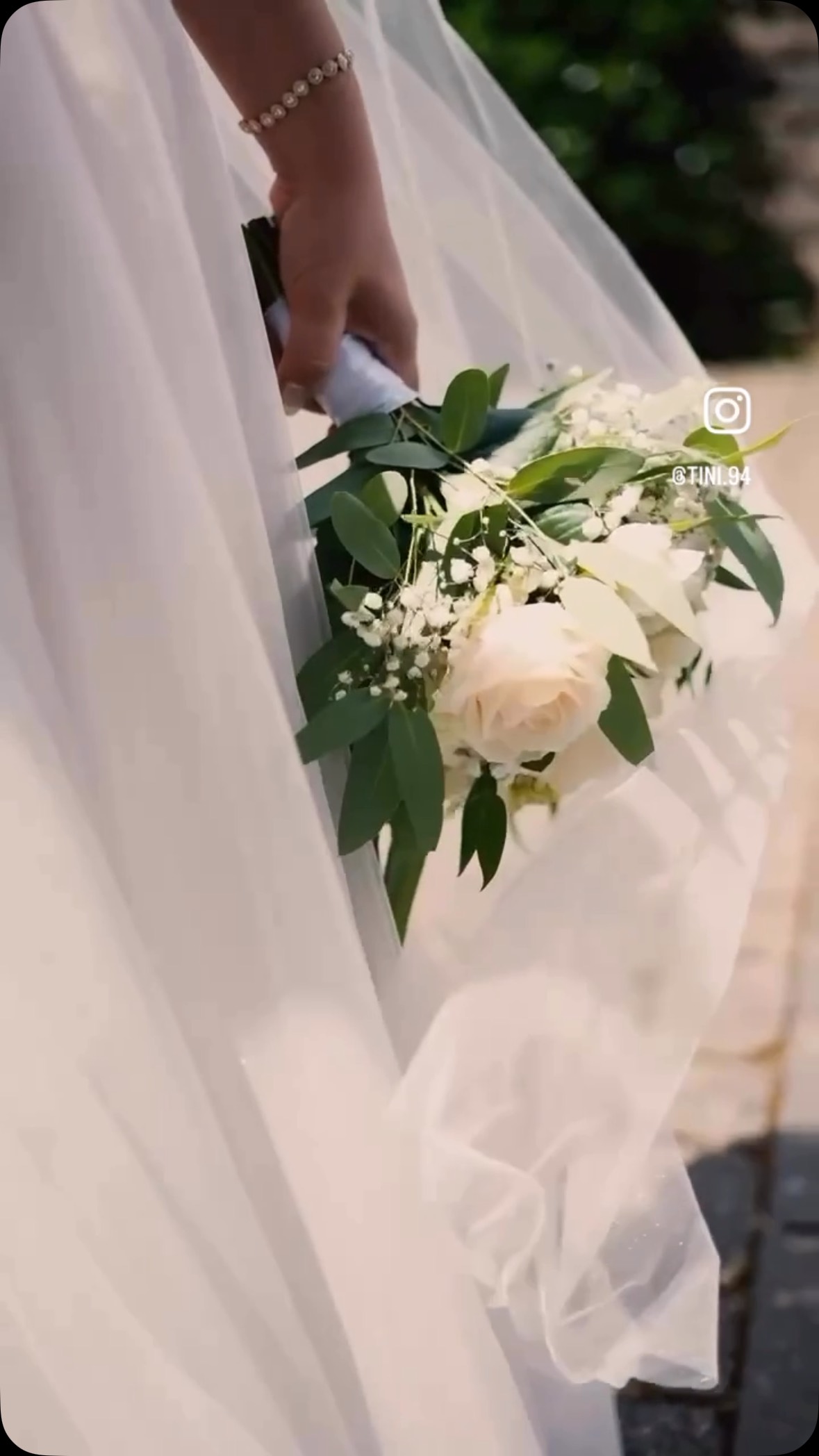 Ich freu mich sehr für euch . Es war so schön an dem Morgen bei euch . Die herzliche Stimmung war so spürbar. Danke dass ich dich vorbereiten durfte liebe Tina 🥰
#brautstyling #wedding #fürimmerja #mobilesbrautstylingtrier
#brautstylingeifel #brautstylingsaarland