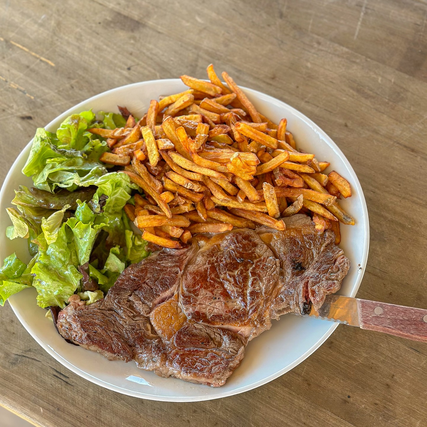 À la carte 🍴
Au @hawaii_club_66 il y en a pour tous les goûts 😋
Viande, Salades, Wok ou bien tapas … faites votre choix parmi nos recettes préparées avec soin 😌
Réservez votre table par téléphone 📲07.49.77.57.89
#food #nourriture #hawaii #clubargeles #beachclub #argelessurmer #pyreneesorientales #cuisine #wok #hawaii