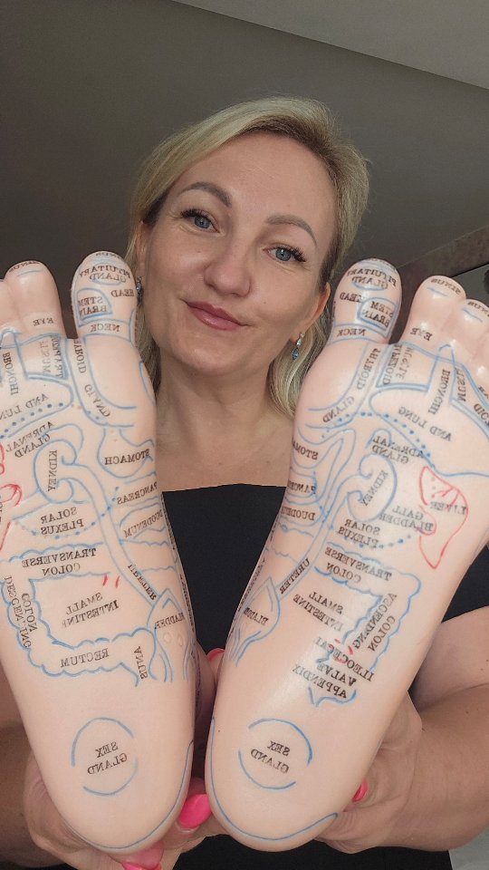 🌸 Touch the Sole, Heal the Whole 🌸
Reflexology is more than relaxation — it’s a healing art.
✨ Relieves tension
✨ Boosts circulation
✨ Supports immune function
✨ Balances energy
✨ Encourages deep, natural healing
You’ll leave feeling light, grounded, and like you’re floating. 🦶💫
Book your session now with Tatjana and experience the power of healing through touch.
📩 DM to book | 📍Thatcham / Newbury
#ReflexologyHealing #NaturalWellness #EnergyBalance #FootReflexology #StressRelief #HolisticHealing #feelgoodnaturally #TatjanaSenkova