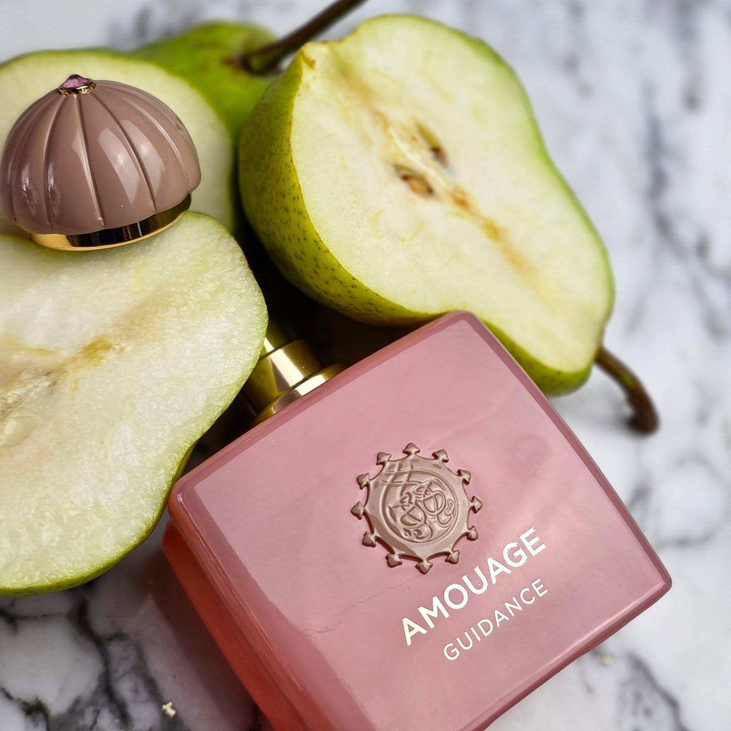 Guidance: the floral fruity fragrance many love to hate. It's a love for me.
.
.
.
.
.
.
.
Top notes are Pear, Hazelnut and Olibanum; middle notes are Osmanthus, Rose, Saffron and Jasmine Sambac; base notes are Sandalwood, Vanilla, Akigalawood, Ambergris and Labdanum.
.
.
.
.
.
.
#perfume #perfumecollection #nicheperfume #amouage