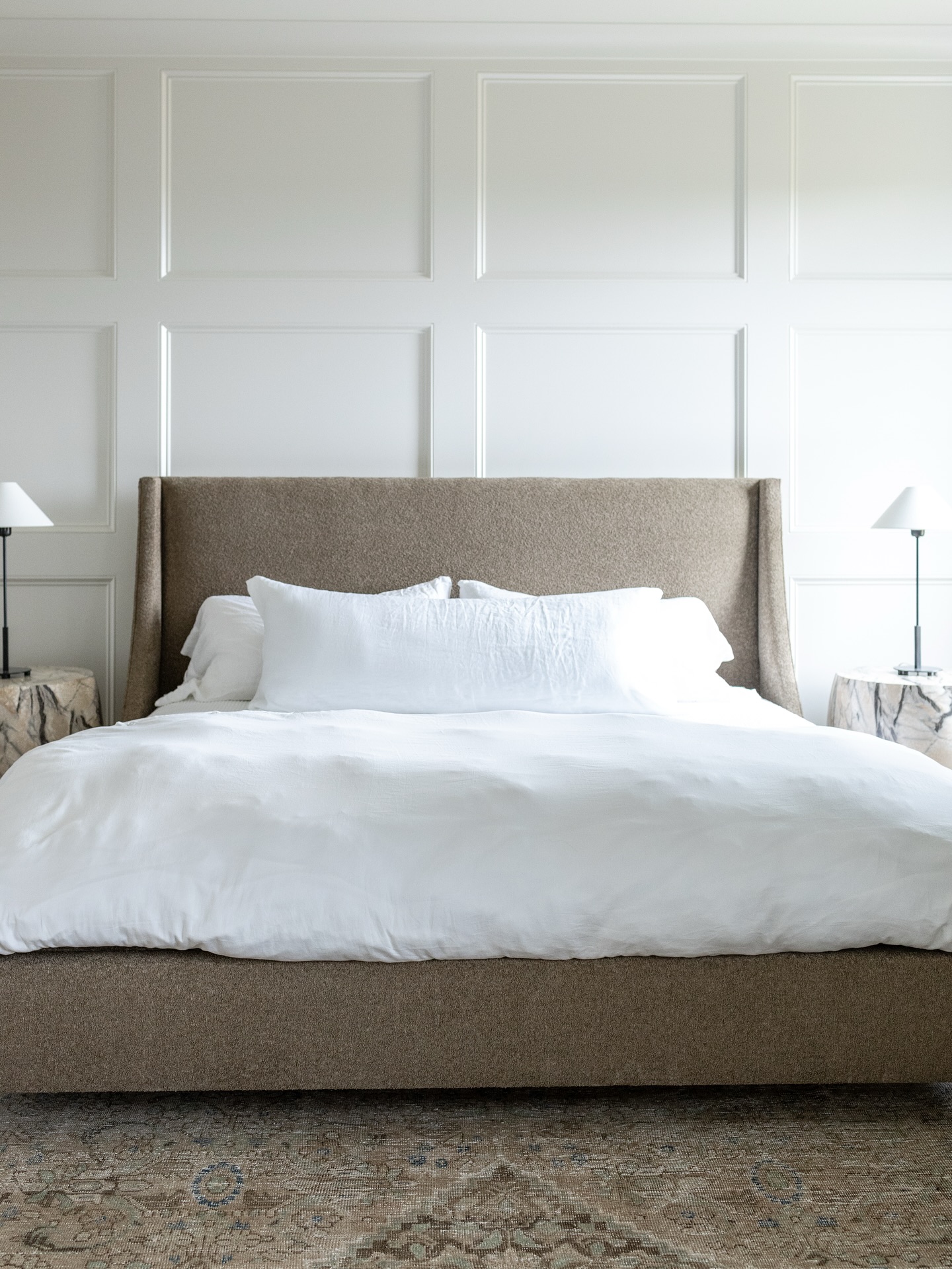 Slow mornings feel a little softer in a space that’s been intentionally designed to hold them.
Textured neutrals, tactile finishes, and a touch of quiet whimsy〰️all working together to say, stay awhile.
Builder: @dickensbuilt
Photography: @jennifer.saltsman.photography
#goodmorning #bedroomdesign #bedroominspo #bedroominterior #interiors #interiordesign #timelessinteriors #timelessdesign #homedesign #homedecor #home #vintage #timeless #details #homesweethome