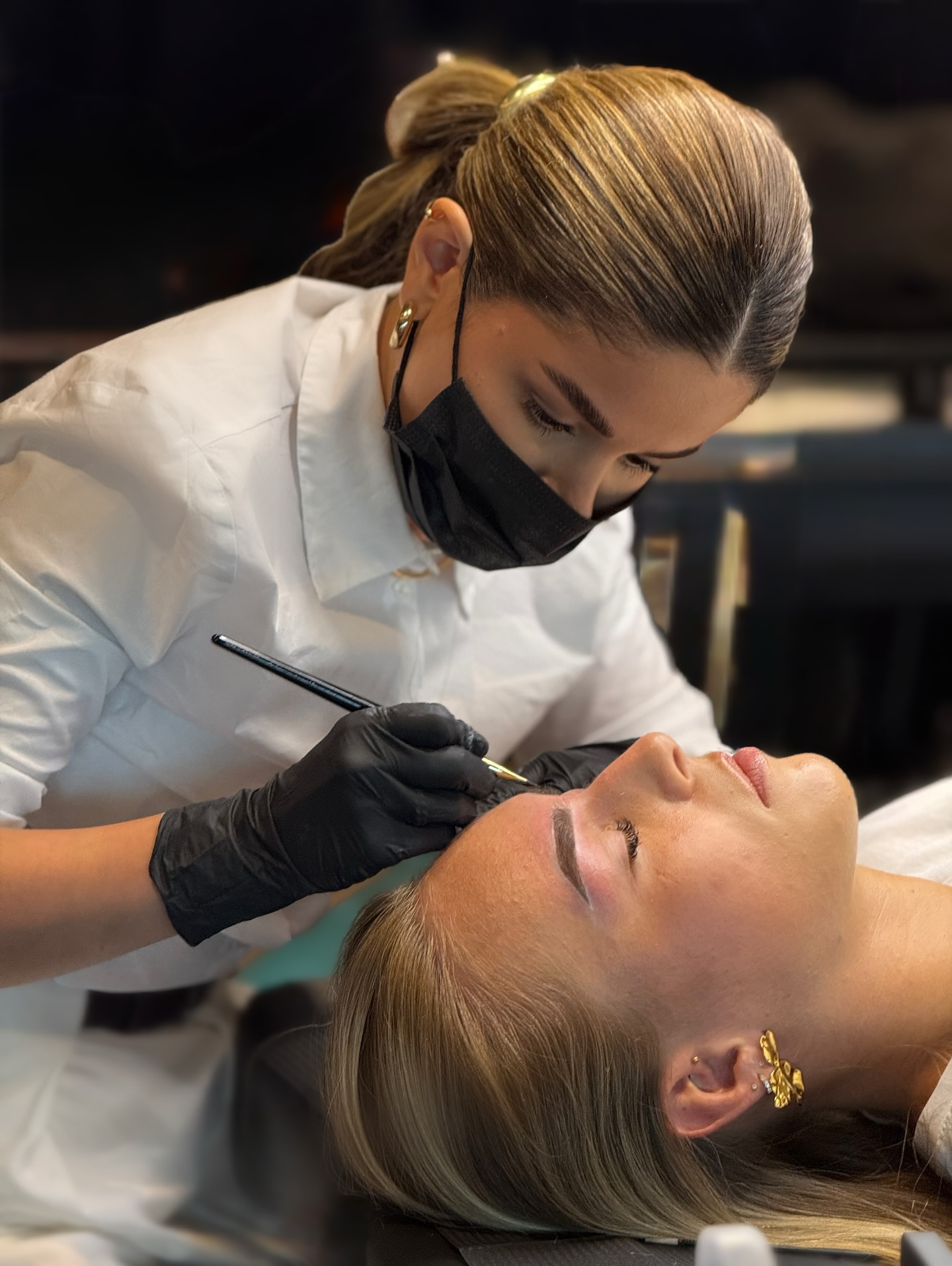 I’m just a girl with a passion for beauty and a dream of making others feel beautiful.🥰
Make your appointment and let me bring out your most radiant self 🤎
www.dollsbeauty.nl