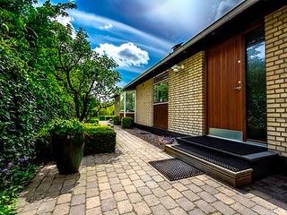 With dozens of designs, finishes and handles, Jetrae doors always offer a huge wow factor. Hand crafted in Denmark, each and every door has the same steel core design to offer ultra security but also to prevent any warping or twisting so common amongst other timber doors. Which design is your favourite?