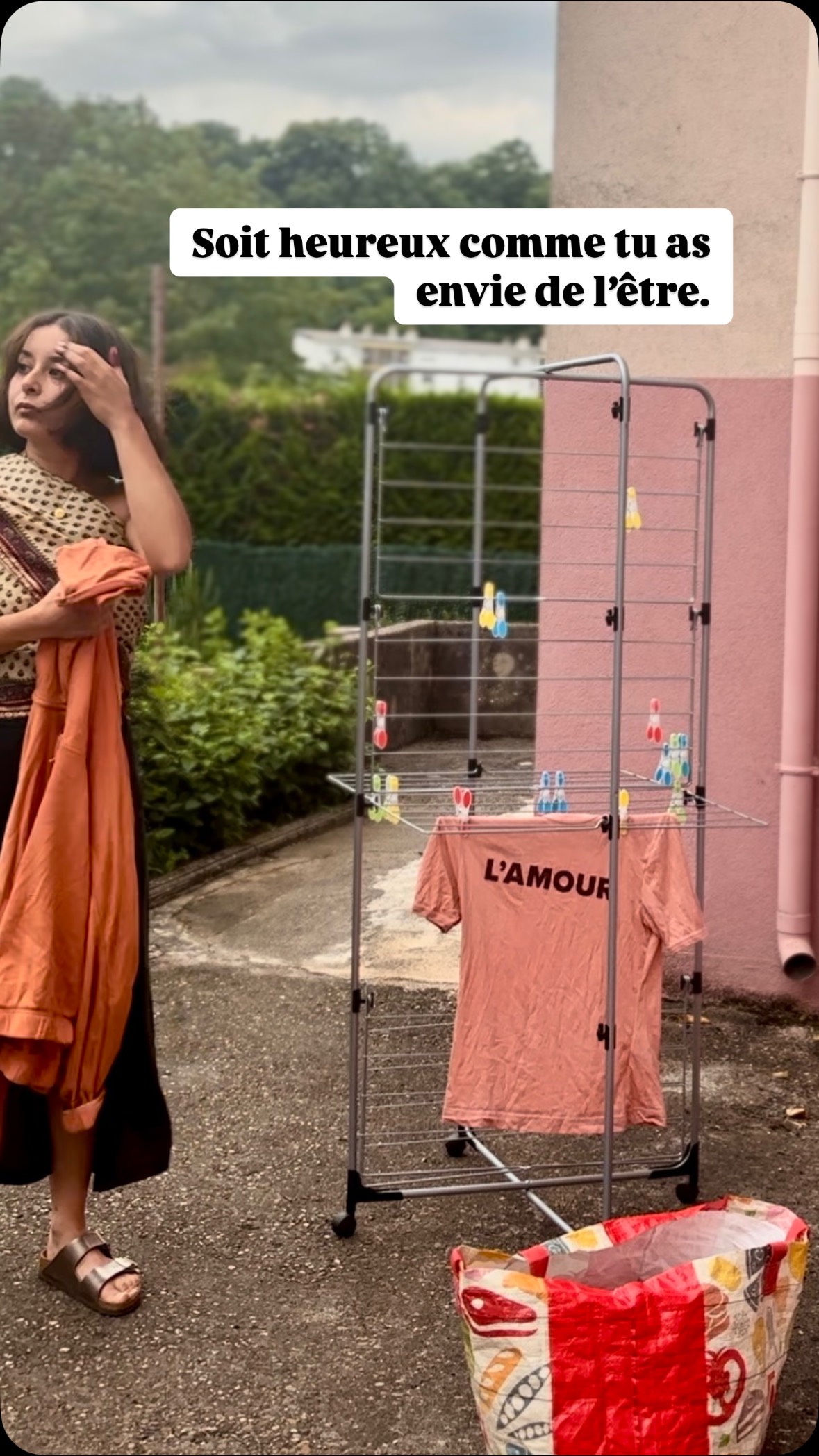 Quand on sort du cadre, on n’entre pas dans les systèmes de pensée normalisés. On devient « bizarre», « pas normal » ou encore « perdu ».
Si cela signifie être libre, alors ça me va 😌.
#beyourownmasterpiece #beyom #ayurveda #bienetrenaturel #pressionsociale #yoga #yogaoutofthemat