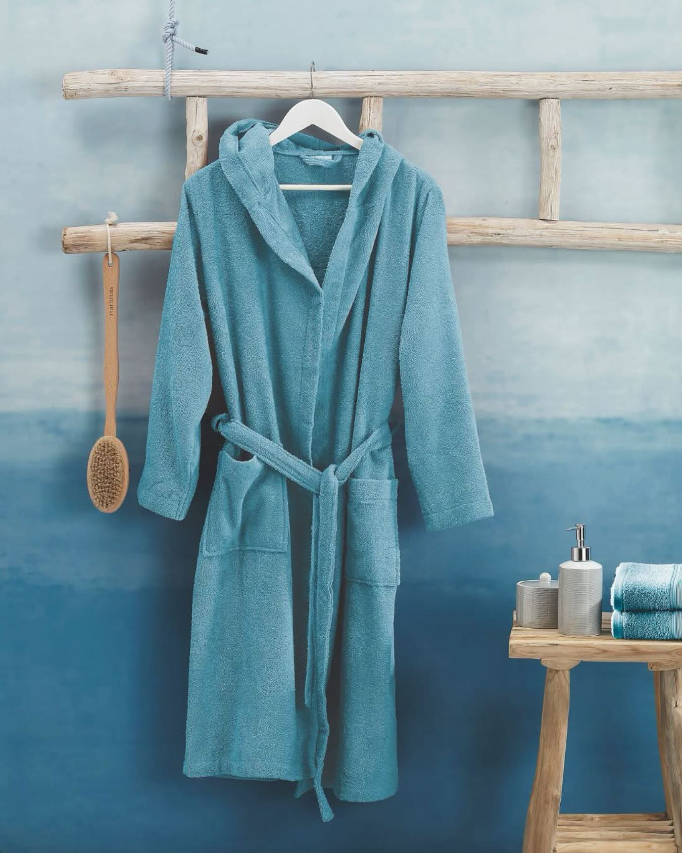 Asciuga in un attimo e coccola la pelle,l’accappatoio jurney ti accompagna ovunque e occupa poco spazio!