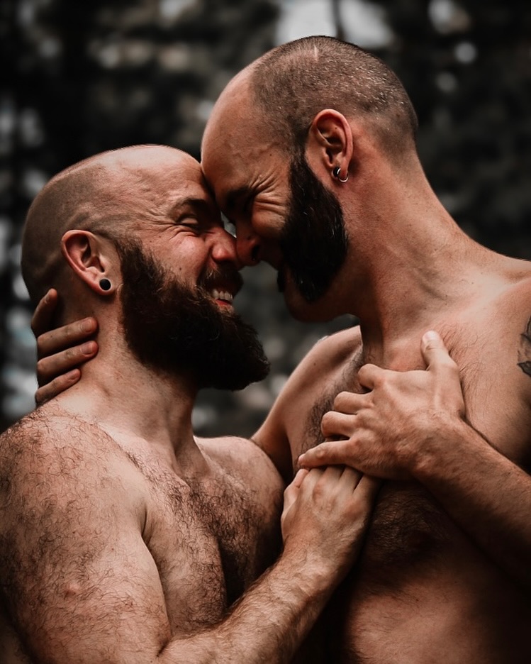In the comfort of each other’s arms, they share a smile that melts away everything else, their love a quiet celebration of the life they’ve built together, filled with joy and connection.
🖤 There’s no better way to celebrate love than through the art of photography. Book your intimate photoshoot now at RuggedShadows.com and preserve the moments that matter.