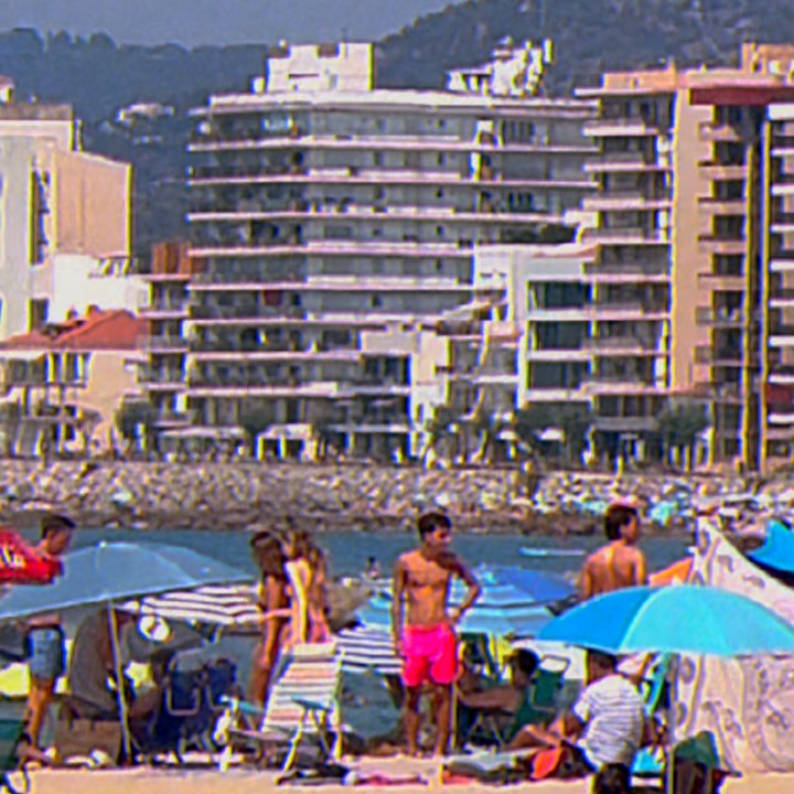 DAILY DRINKS, FOOD & BEACH⛱️
@lacometapalamos
Daily open from 12!
