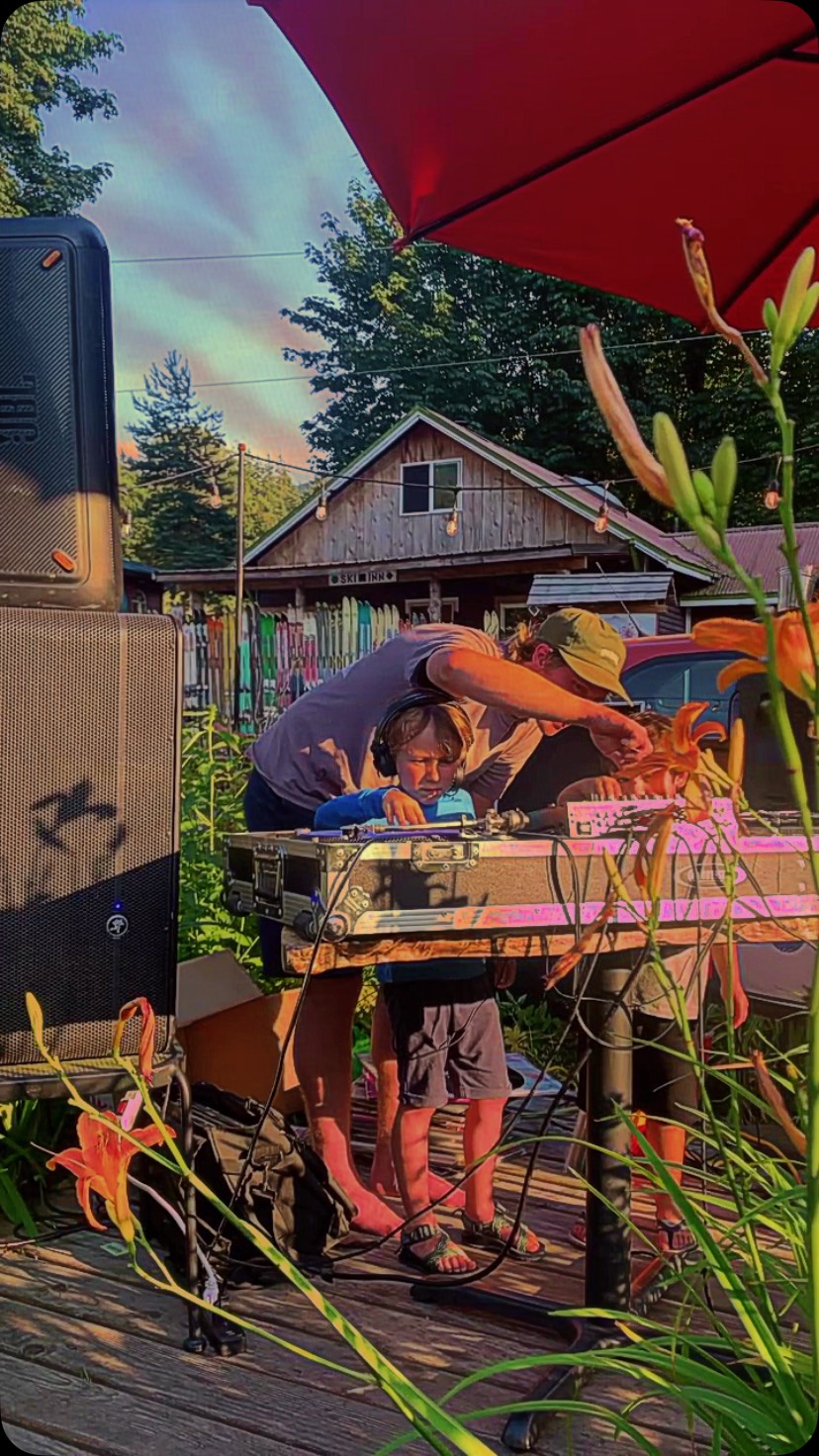 INCREDIBLE. DANCE. PARTY. 🪩 Need we say more?
We’ll have @fairhaven_stonesthrowbrewery on tap, grab a pint and get down with us in the garden! See you Friday, Glacier! 🍻🦋🌼
#wakenbakery #glacierwa #mtbaker #wakenbakeryglacier #supportsmallbusiness #eatlocal #shopsmall #getsconed #wakenbake