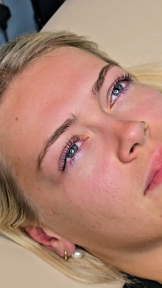 N E W treatment just dropped 💫
Say hello to the Korean Lash Lift 🇰🇷.
What's the difference?
💧 Gentle Formula - a different active ingredient which is less drying & less harsh on the natural lashes.
🌀 More lift & definition - the solution is applied from root to tip for a larger curl.
⏳️ Longer lasting results - a more dramatic curl that lasts longer than a traditional lash lift.
It's a Lash Lift ✨️ glow up ✨️.
Tap the link in bio to book.
#lashlift #koreanlashlift