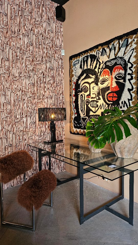 Gisteren was ik met een vriendin naar FotoFestival Naarden. We gingen naar de zoveelste mooie locatie en troffen daar niet alleen fotokunst aan, maar ook @studiodesbouvrie. Een heeeele leuke verrassing met de ene na de andere toffe setting🤩
#naarden #interieur #interieurinspiratie #interieurstyling