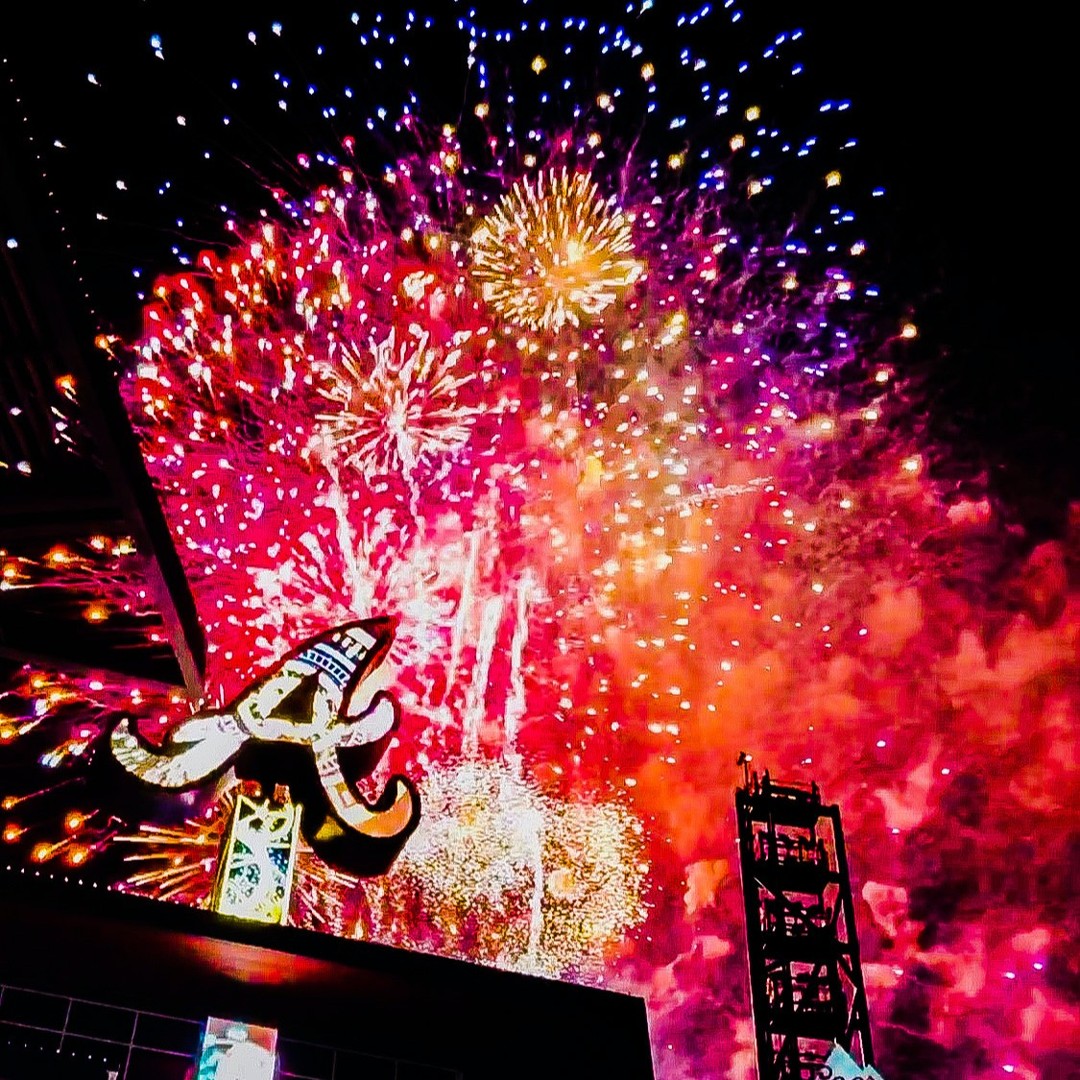 🎆 As our Friday night fireworks light up the skies above Truist Park after the game tonight, we at The Battery Atlanta wish you a fun-filled, freedom-loving, Braves-cheering 4th of July! 🧨
Here's to hot dogs, high-fives, and the red, white, and Braves! ❤️🤍💙
Happy Independence Day, y’all!