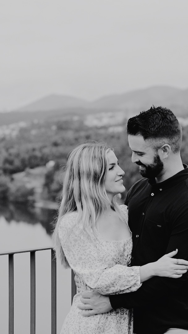Spent last weekend filming at @octant.douro during a Europe-wide heat wave and kept thinking back to Meghan and Jon's engagement session last fall, and how the Portuguese landscape changes so drastically with the seasons. I'm so excited to film their wedding this September and explore more of this beautiful country with them! 🥰
#dourowedding #destinationweddingvideographer #engagementvideo #weddingvideos #portugalweddingvenues