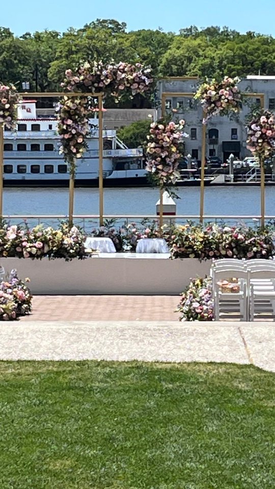 Custom-built arches and a timeless stage wrap to set the scene for an unforgettable wedding in Savannah.
#weddingthings #customarch #weddingflorals #builttolast #savannahwedding