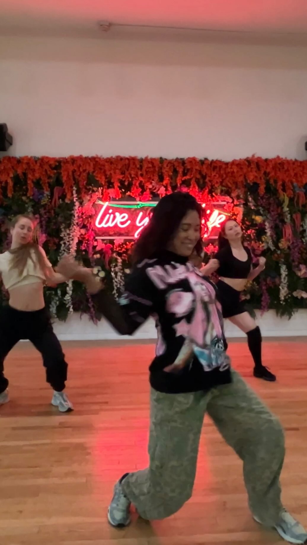 #ifyouhadmylove // Dark Child Remix @jlo 🖤
Class: Pop Jam // Tuesday 6:30pm
Choreo: me
Studio: @raestudiossf
Dancers: @jessica_t_betancourt @annaalexbee @xochitlb2 @the.notorious.cxc
#dance #sanfrancisco #raecrew #raestudios