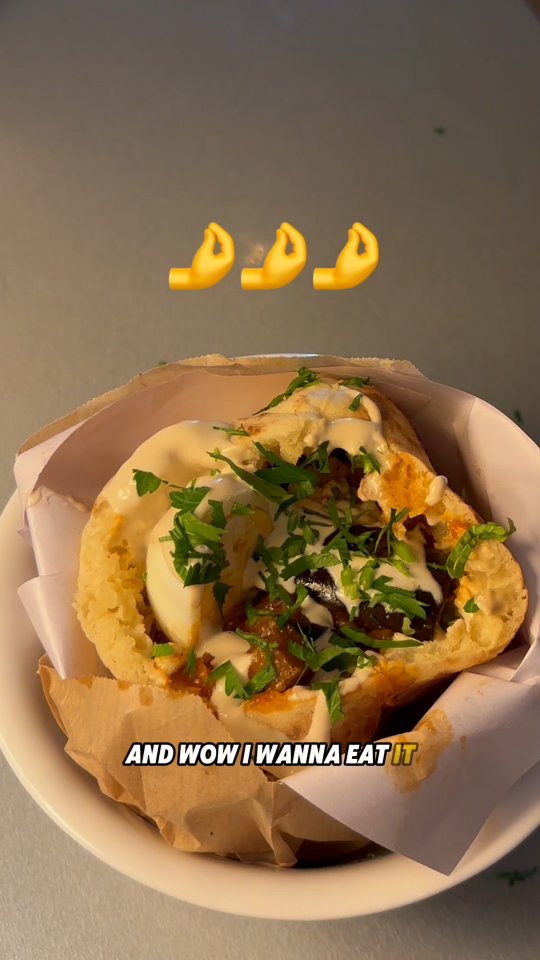 Take a look - Sandwich in the making 😋
#restaurant #viennaeats #hummus #vienna #food #vegeterian