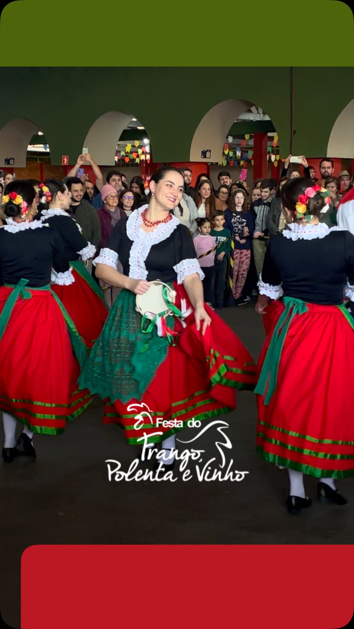 Espetáculo de dança, música e tradição!
Na tarde deste sábado, os Grupos Folclóricos @grupoitalo e @gruppoisoladelsole proporcionaram um espetáculo no pavilhão central do Bosque São Cristóvão.
#santafelicidade #vemprafesta #tradiçãoitaliana #culturaitaliana