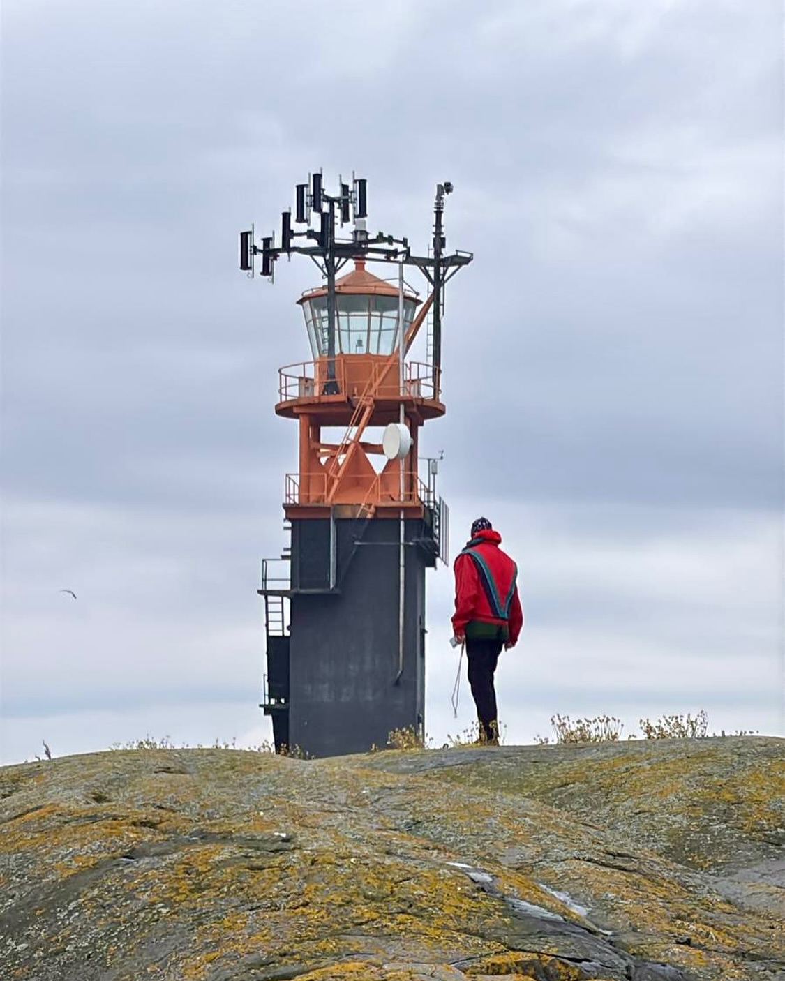 đ«ïžđșïž GeokĂ€tköilyĂ€ sumussa ja saaristossa â yhdessĂ€ parempi!
TÀnÀÀn lÀhdettiin kahdella veneellÀ, kumpikin omille reiteilleen. Mutta saaristo oli verhoutunut niin tiheÀÀn sumuun, ettÀ haastavat kÀtköt, kuten Tiiskerin majakka ja KalbÄdagrund, olisivat olleet liian riskikkÀitÀ hakea yksin.
Kapteenit tekivĂ€t fiksun ratkaisun: lyötiin viisaat pÀÀt yhteen, yhdistettiin voimat ja suunnitelmat â ja niin varmistettiin, ettĂ€ kaikki saivat mahdollisuuden löytÀÀ myös ne kĂ€tköt, joihin ei yksin ollut tĂ€nÀÀn asiaa. đȘđ€
Sumu hellitti lopulta, aurinko pilkisti, ja kaikki kÀtköt saatiin haettua.
PitkÀ pÀivÀ merellÀ, mutta turvallinen, onnistunut ja tÀynnÀ upeaa yhteistyötÀ.
Kiitos kapteeneille rohkeudesta ja yhteispelistĂ€ â tĂ€nÀÀn geokĂ€tköily ei ollut vain etsintÀÀ, vaan myös toisten tukemista. đđ§
#SeaSport #VisitPorvoo #VisitPellinge #fasteraluminiumboats #fasterworkboats #GeokÀtköily #geocaching #Tiiskeri #KalbÄdagrund