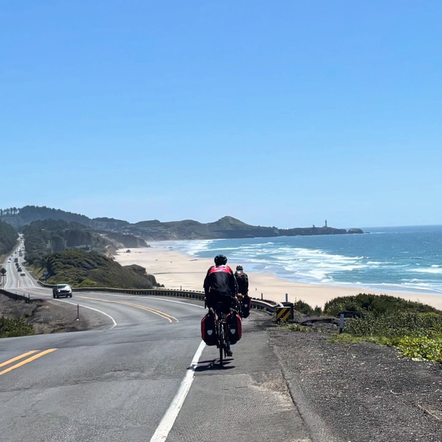 A nice chill ride today as Heron continues to recover from his crash - lots of time to explore and picnic at Devil’s Punchbowl and also the super cool Oregon Coast Aquarium (underwater tunnel and super playful rescued otters being favourites!). A great restful day all around and so nice to be 4 again!
#oregon #oregoncoast #oregoncoastbikeroute #bikepacking #biketouring #bikefamily