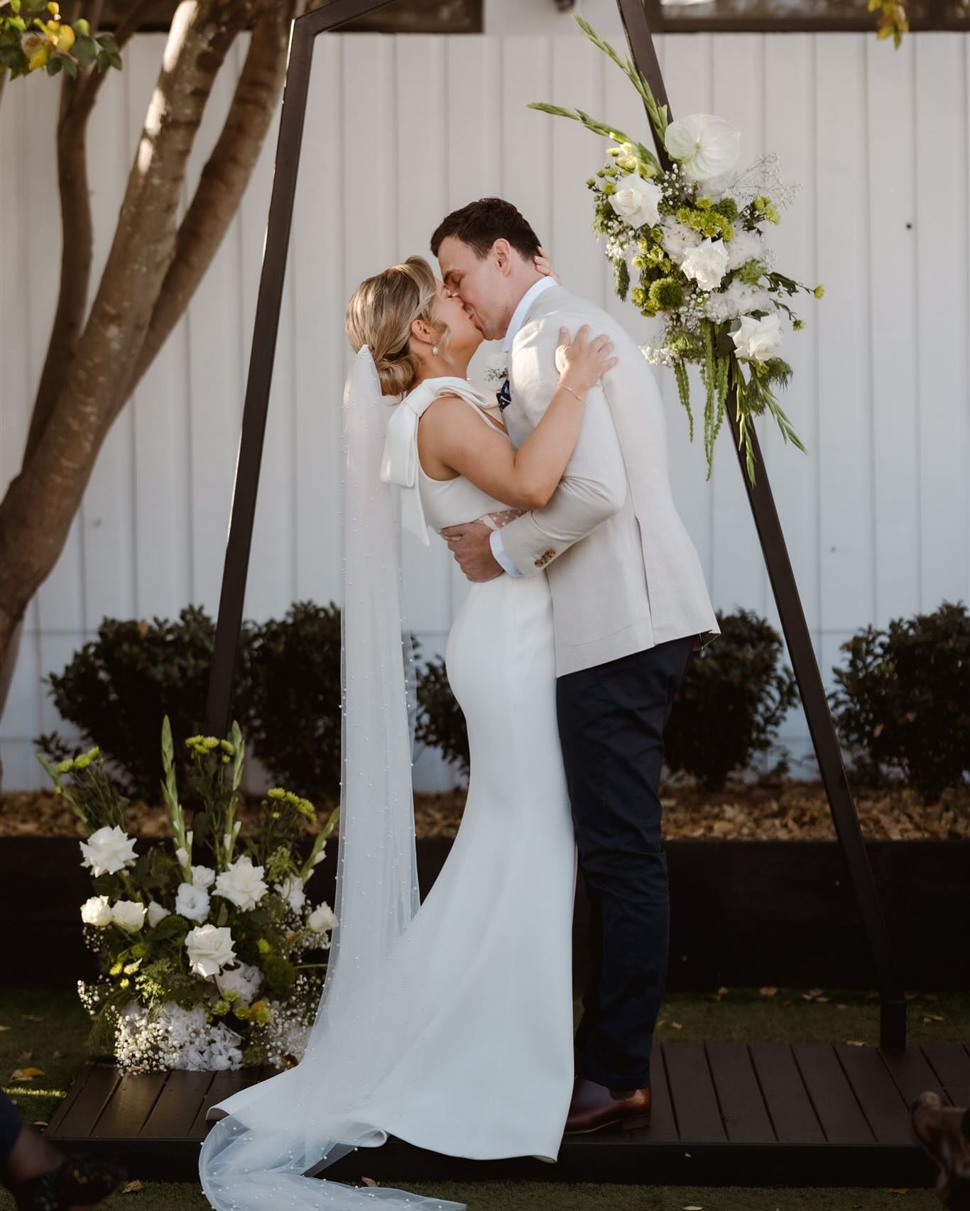 A fresh twist on timeless tones—clean whites, lush greens, and just the right amount of playfulness. This wedding was the perfect blend of romance and modern styling, with layered textures, sculptural blooms, and soft details that still made a statement.
Green and white forever has our hearts.
Florals + Styling: @borrowed_events__
Venue: @therefinery__
Photography: @storiesbyash
Planning with love, always 🤍
#BorrowedEvents #RomanticWeddings #WeddingFlorals #GreenAndWhiteWedding #ElegantDetails #ModernRomance #WeddingStyling #floristaustralia #brisbanewedding #brisbaneweddings #brisbaneweddingplanner #brisbaneweddingplanning #brisbaneweddingplanners #brisbaneweddingflorist #brisbaneweddingflowers #brisbaneweddingstyling #brisbaneweddingstylist #brisbaneeventplanner #brisbaneeventstylist #eventstylistbrisbane #sydneywedding #sydneyweddings #sydneyweddingplanner #sydneyweddingplanning #sydneyweddingflowers #sydneyweddingstyling #sydneyweddingstylist #sydneyeventstylist #sydneyeventplanners #sydneyengaged