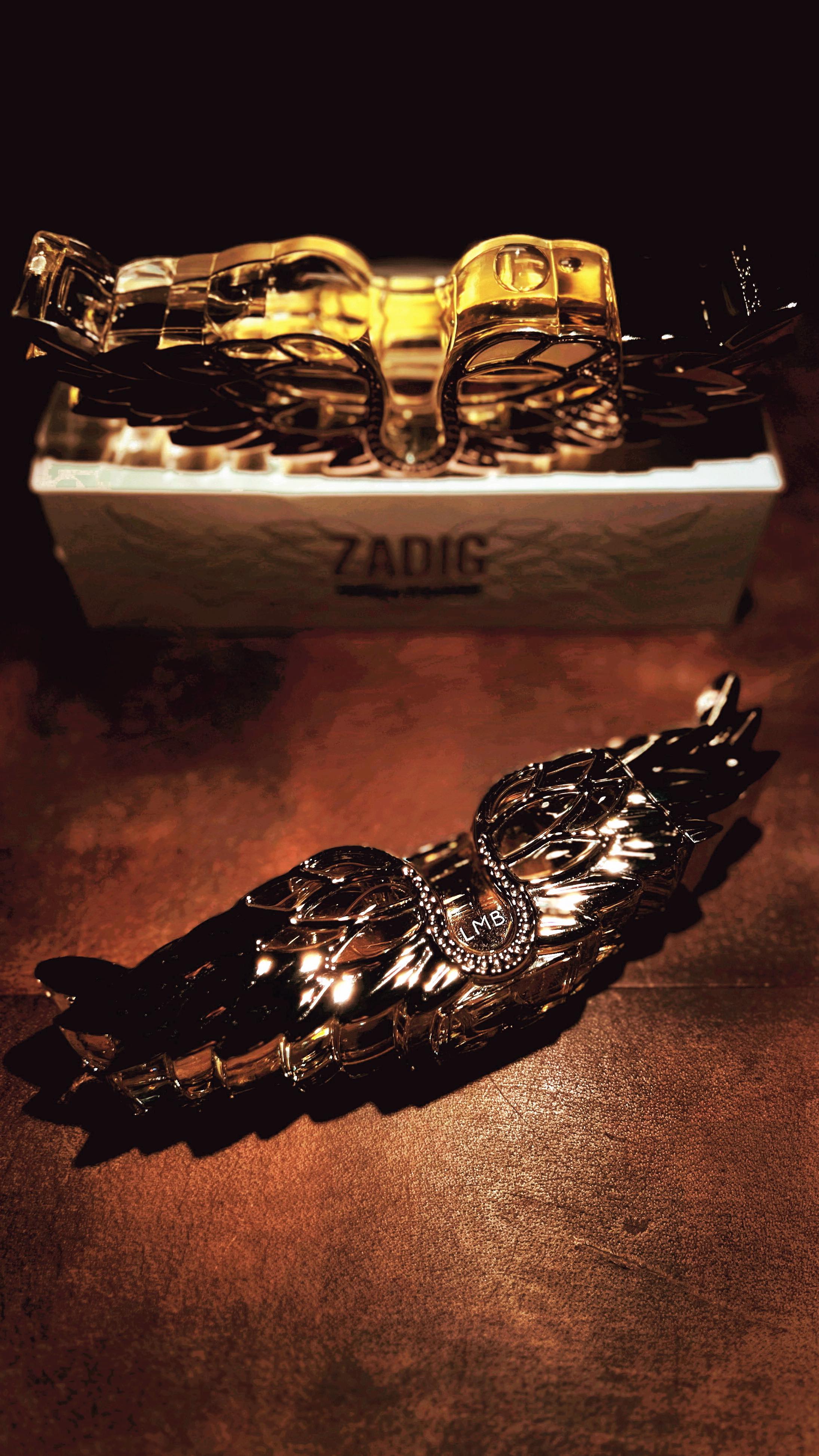 There’s a special kind of magic in seeing your initials engraved on something beautiful. It changes everything — suddenly it belongs to you, and only you ✨❤️✨
Engraved the new @zadigvoltaire perfume Zadig for @shiseido and @it_agency.
#eventcalligraphy #eventcalligrapher #calligraphyengraving #perfumephotography #blockletters #nibtique #zadig #glassengraving #glasgraveren #blocklettering #engraved #engravedinitials #zadigetvoltaire #zadigetvoltaireparfum #dutchcalligrapher #blokletters #graveur #graveren