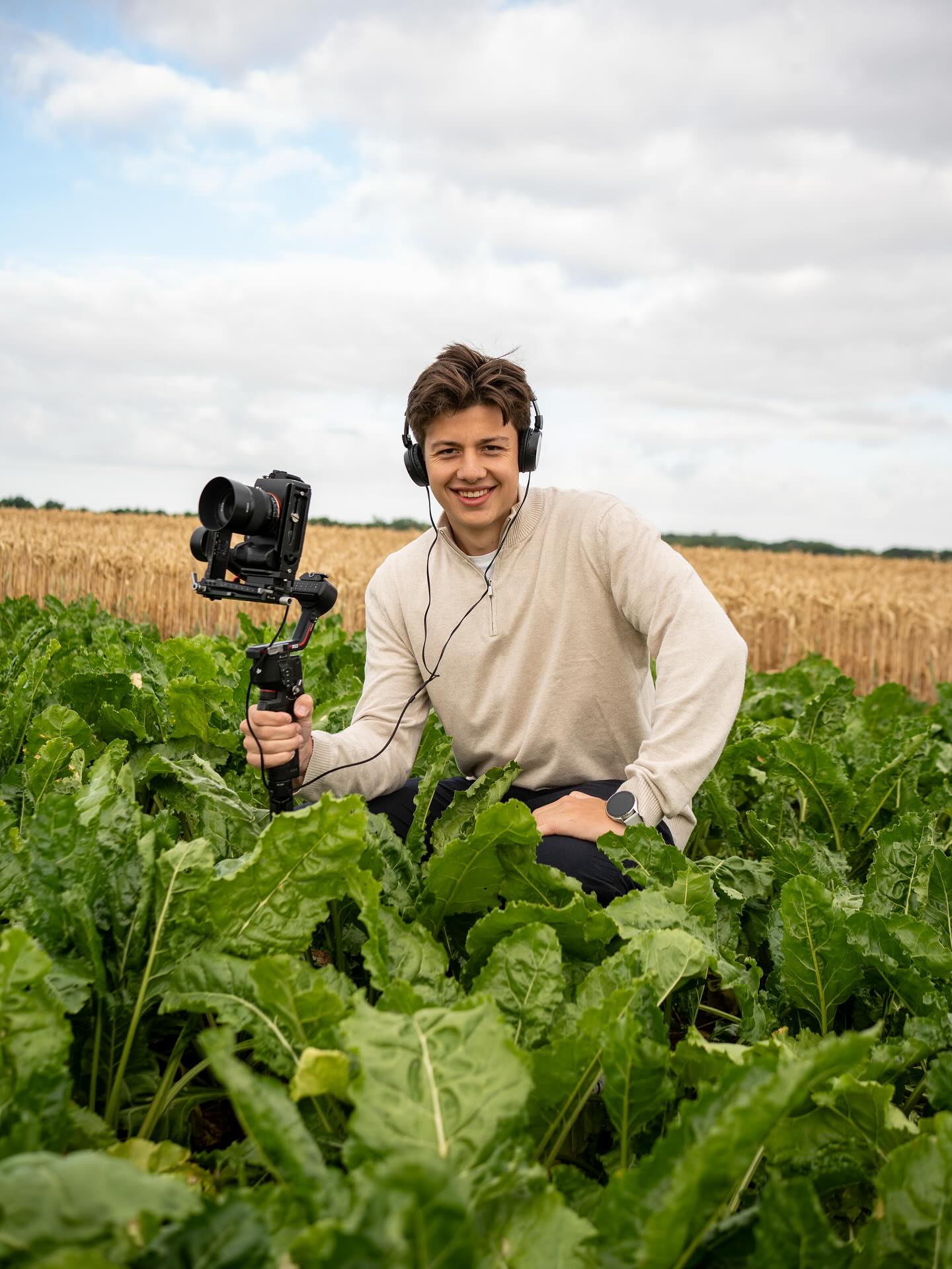 Heute unterwegs für @pfeiferundlangen , @landwirtschaftskammer.nrw und den Rübenbauernverband auf dem Zuckerrübenacker. 🌱 📸
Thema heute: Die Schilfglasflügelzikade – klein, aber mit großer Wirkung auf die Rübe. 🪰