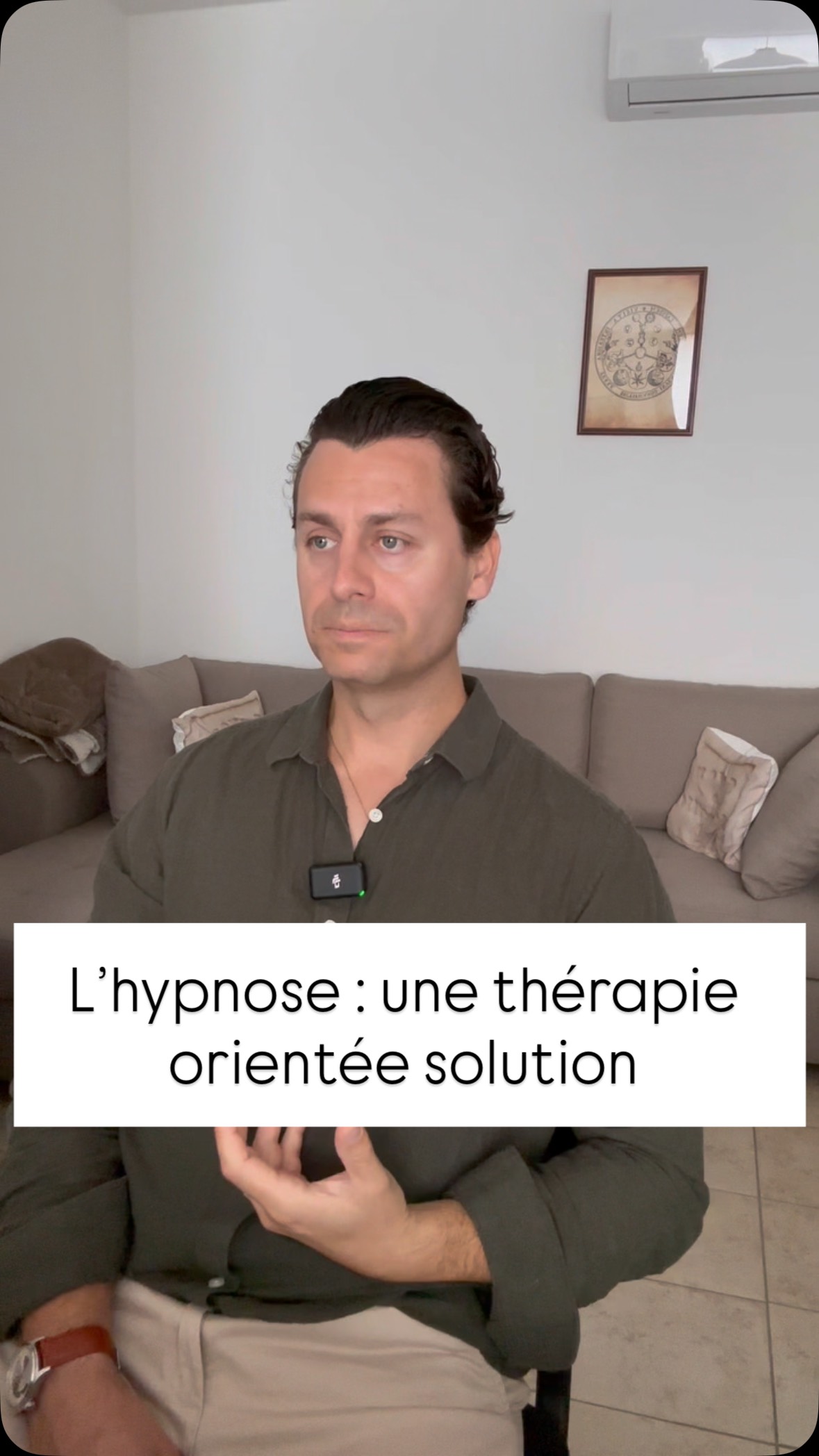 🎯 Pas besoin de psychanalyse pour aller en profondeur.
L’approche orientée solution ne se contente pas de “positiver” la situation. Elle cherche à mieux comprendre ce qui se joue derrière la problématique, sans s’y enliser.
Pour cela, on utilise des questions précises, parfois déroutantes, pour révéler ce qui est sous-jacent, voire inconscient.
🔍 Ce qui nous intéresse, ce n’est pas “le pourquoi du passé”, mais plutôt ce que le corps essaie de faire à travers ce symptôme.
Autrement dit : quelle est la fonction cachée, l’intention positive, ou la demande non exprimée qui cherche à émerger.
🧠 Sur le plan neuroscientifique, cela s’explique :
• Le cerveau limbique, siège des émotions, agit souvent avant que le néocortex (logique, verbal, analytique) n’en prenne conscience.
• Une émotion non reconnue ou une croyance inconsciente peuvent alors générer des blocages, des comportements automatiques, voire des douleurs physiques.
🌀 Ce n’est pas une analyse froide. C’est une exploration vivante, incarnée.
Une prise de conscience qui ne passe pas que par les mots, mais par l’expérience intérieure.
Et quand cette prise de conscience est connectée à un état de conscience élargi, elle devient un levier de transformation durable.
#hypnose #formationhypnose #introspection #pnl #inconscient