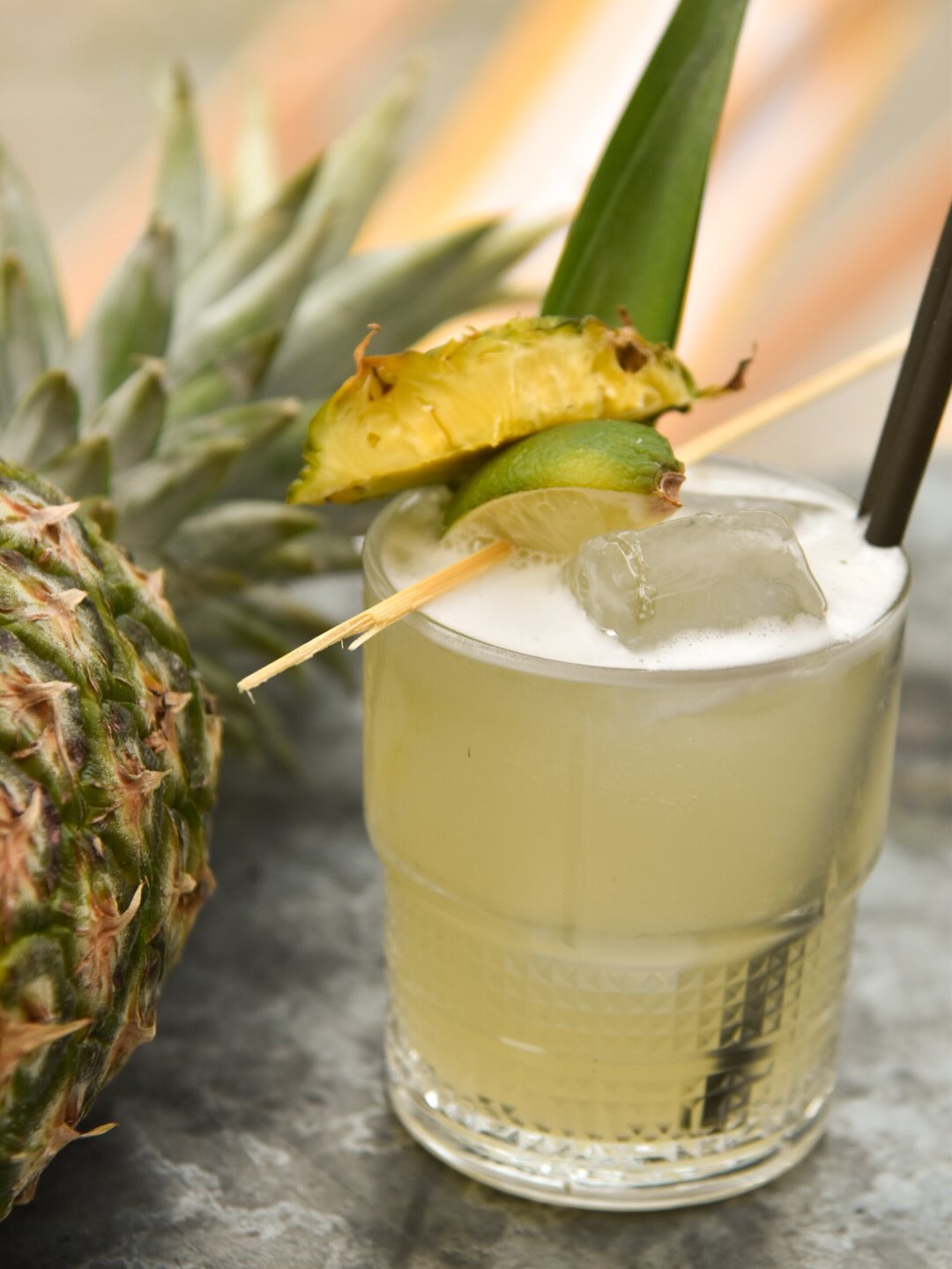 🍍🍍 PINNEAPLE PARTY 🍍🍍
Les 4, 5 & 6 juillet, Edouard sort les parasols et les ananas pour une FIESTA 100% TROPICALE juste devant le café !
☀️🌴🍍
Au programme :
🍹 Piña Colada servies dans de vrais ananas frais tout juste coupés
🍍 Jus d’ananas ultra frais pressés minute
🍣🥑 Brunchs, toasts et sushis comme toujours !
🎶 Good vibes & ambiance sunshine toute la journée!
Swipe pour découvrir l’ambiance en images!
RDV ce week-end chez Edouard Garden Coffee, à Durbuy 💛
🍍🍉🍋 #durbuybelgium #durbuyrestaurant #durbuy #pinneapple #pinneapplejuice #pinacolada #freshpinacolada #anana #ananasiegenjuice #weekendvibes #weekendmood #funtimes #outsidebar #tropicalparadise #tropicalvibes #newcocktail #belgiumbar 🍍