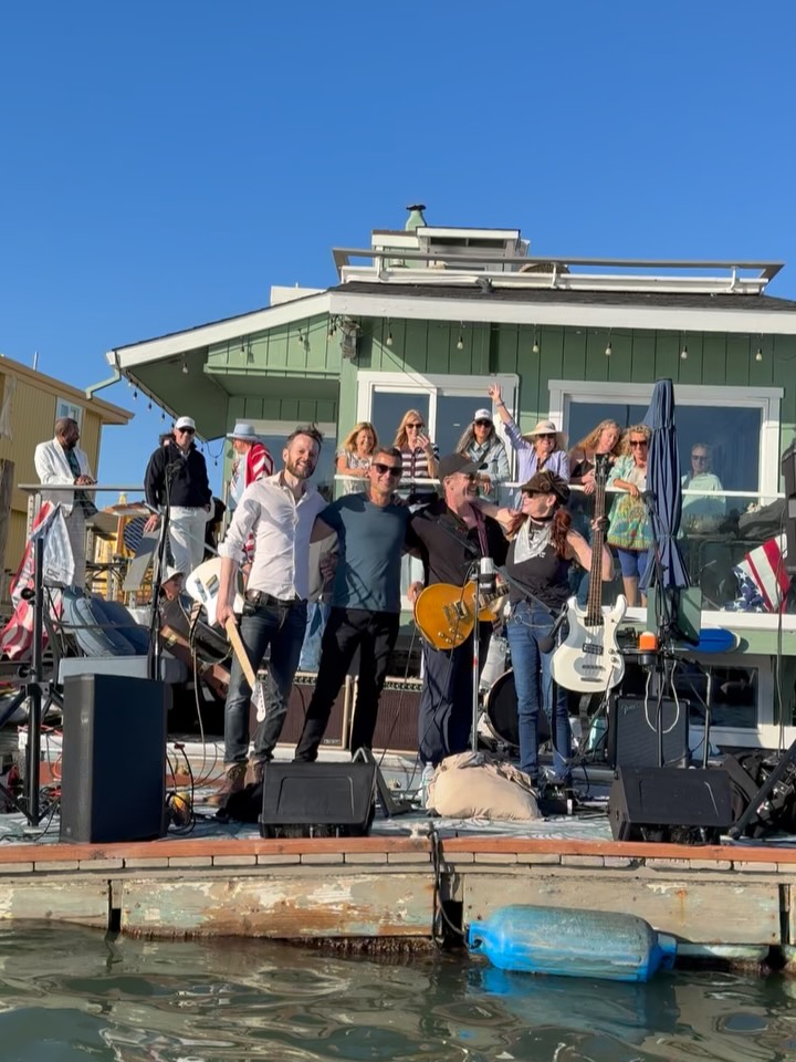 Couldn’t have had a better #fourthofjuly! #sun #fun and #rocknroll in #sausalito - thanks to @moderately_handsome for the awesome show!! Next up: #friday #july 11 @sweetwatermusichall where I’ll be on bass with @theminksband as we warm up the stage for @theflamingroovies!! #rocknroll #bass #sfbayarea