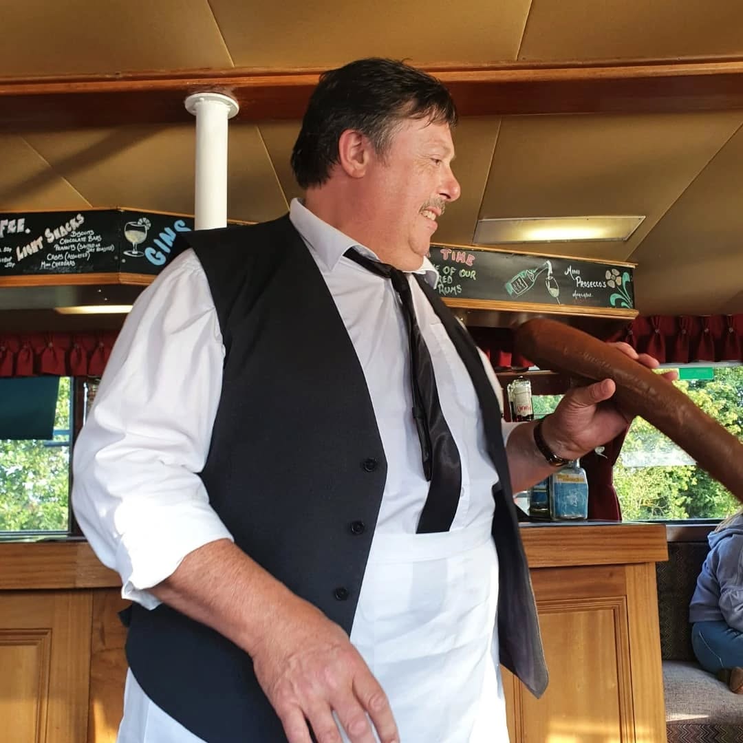 🇫🇷 'Allo! 'Allo! 🇫🇷
Were you on the @mississippihorning this weekend? If so, THANK YOU for being an amazing audience! Thank you also to the boat crew and Karens Catering and Event Planning for joining in all the fun and games, and helping Rene save his sausages from the Sausage Fiddler (note: it was Herr Flick!).
See you soon!