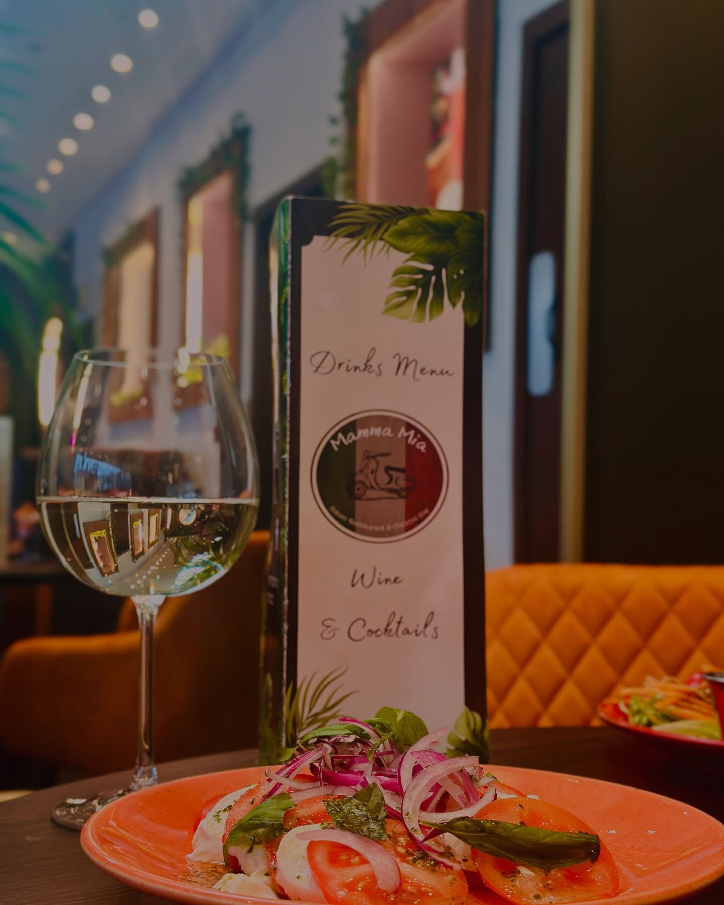 Just because the weekend is over doesn’t mean the fun is over. The wine doesn’t stop here at Mamma Mia ✨😜 
•
•
•
#mammamia #italian #italy #italianfood #italianrestaurant #cheshire #cheshirelife #cheshirerestaurant #food #foodies #foodstagram #foodiesofinsta