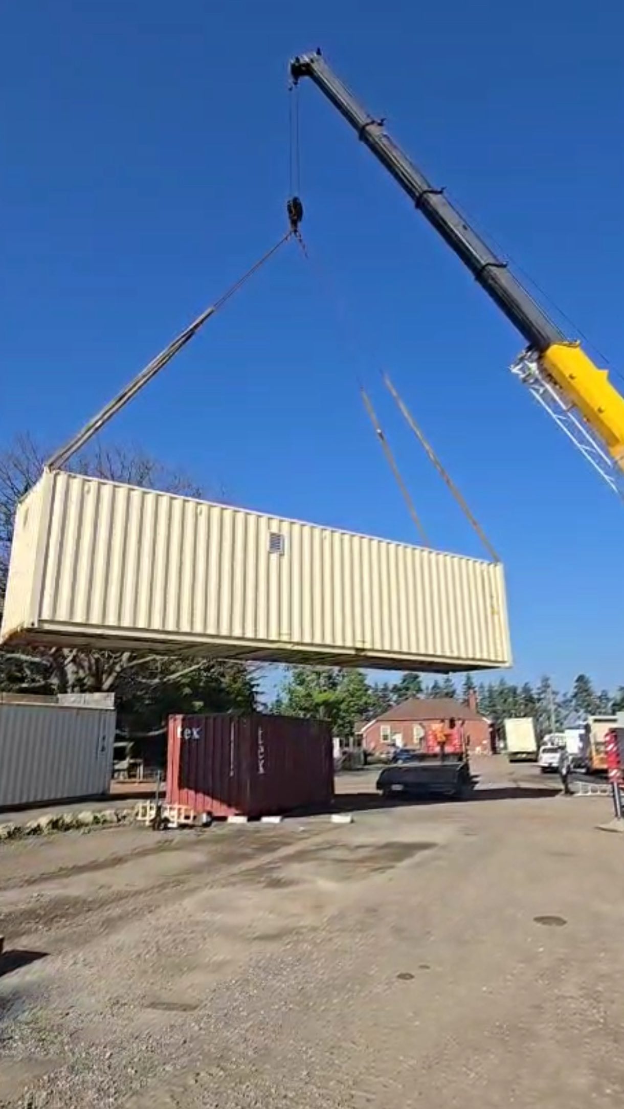 Delivery day for the Aurora Barbarians rugby team.
Anything is possible with container built, even container locker rooms!
Contact or visit us today at 13175 Weston Road, King City, Ontario
.
.
#shippingcontainer #rugby #containerbuilt #containerdesign #lockerroom #containerliving #containerhome #containerspace