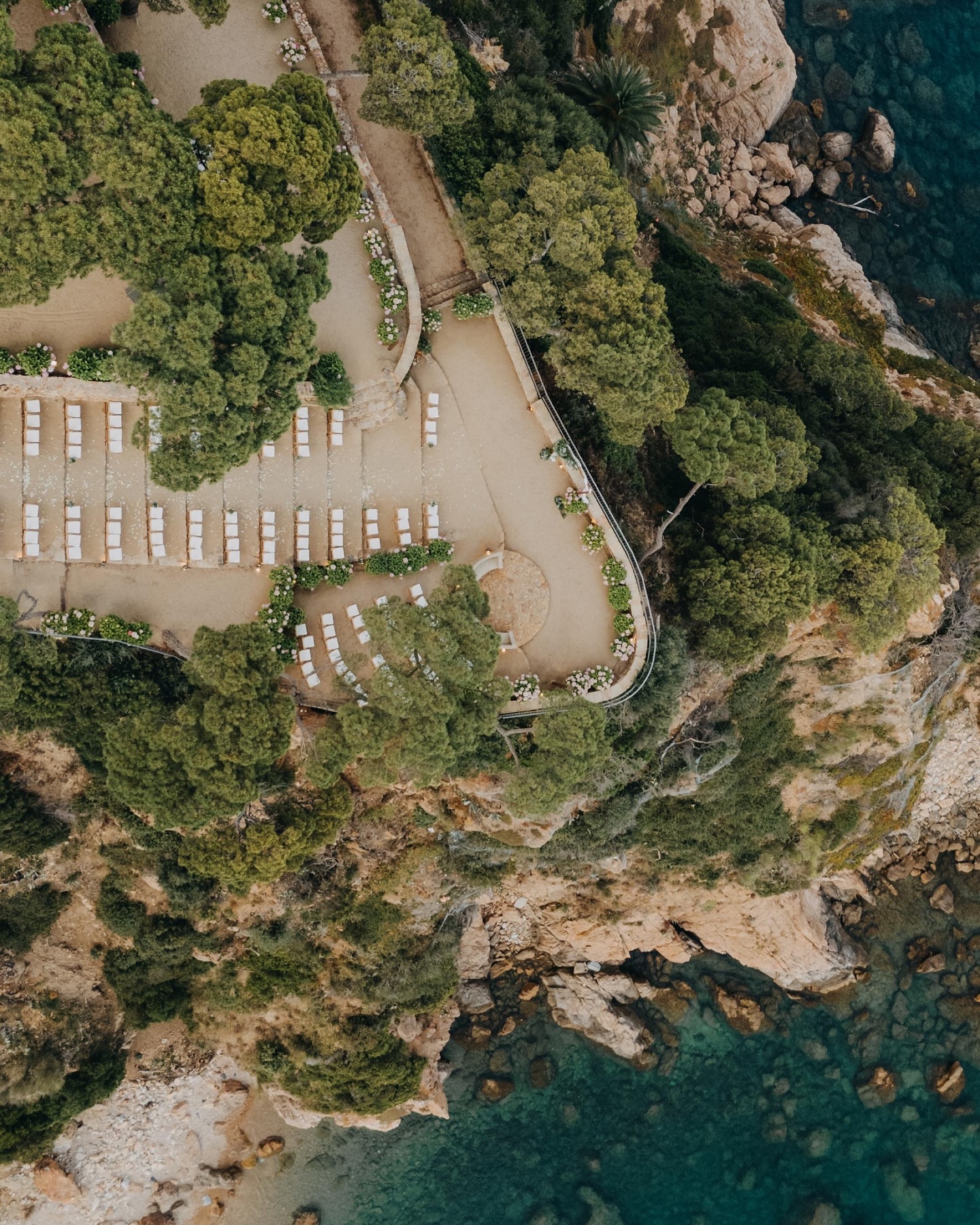 L + J
Y su ceremonia frente al mar 🌊.
.
.
@elconventdeblanes @escueratelier @djpedri @beatsandroll @224film