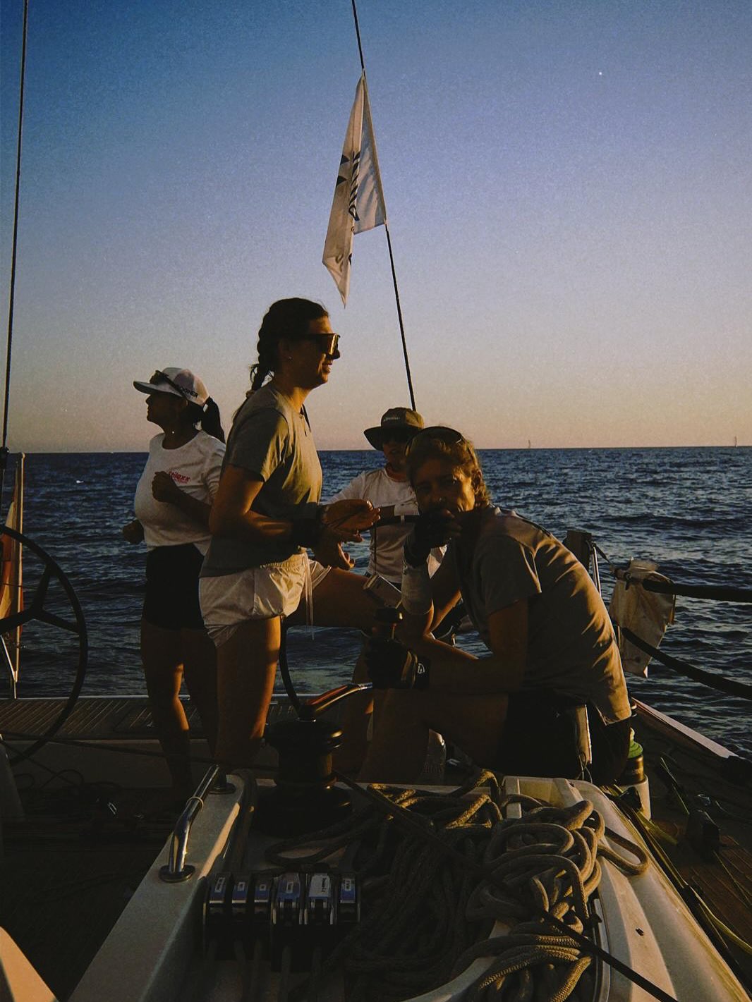 not just a crew. a sailing family.
⛵️✨
#aquanomis #aegean600 #femalesailing