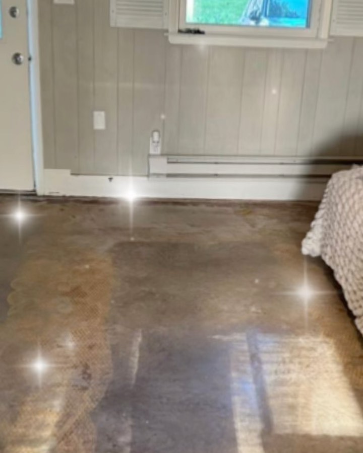 New floor, new style. Professional installation of laminate flooring 🛠️