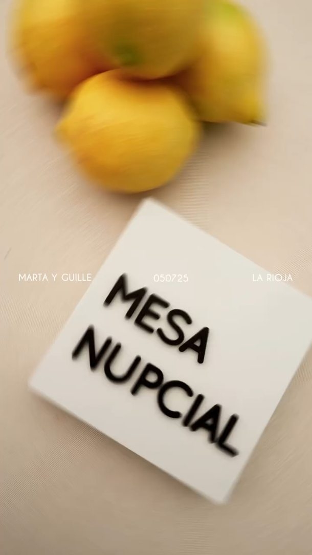 🎥✨ Así lucia de bonito el gran día de Marta y Guille
Desde los primeros bocetos hasta el último detalle, cada rincón fue pensado con amor. ❤️
🌿 Floristería @espaciosverdeslogrono
📝 papeleria y cartelería @mdateliercreative
📋 Organización integral @rossilandazurieventos
Logística @boaleventos
Catering @carboncatering
Detrás de cada imagen, hay un equipo que dio lo mejor de sí…
Y unos novios que confiaron plenamente en nosotros, que nos abrieron la puerta a su historia y nos permitieron soñar junto a ellos. ✨
Gracias por dejarnos ser parte, por creer en nuestro trabajo y permitirnos crear magia con total libertad. 💫
#BodaDeEnsueño #WeddingPlanner #DecoraciónDeBodas #AmorEnCadaDetalle #ConfianzaQueInspira #BodasConEstilo #mdateliercreative #papeleriaparaeventos