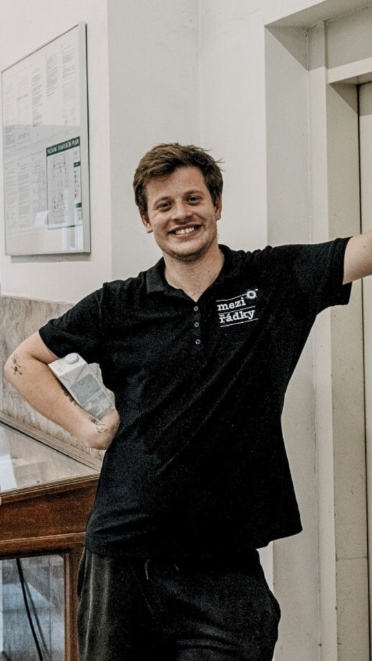 💪 Tady se maká společně a s úsměvem!
Příprava velké cateringové akce není žádná legrace – ale když se do toho pustí náš sehraný tým z našich kaváren a bister, všechno klape jako po másle. A 80 barelů s vodou, to je pořádná fuška! 😄
Naši skvělí kolegové jsou jasným důkazem, že týmová práce má sílu – a když je potřeba, umí opravdu zabrat. A hendikep? To rozhodně není překážka.
Děkujeme, že nám fandíte. 💜
#MeziŘádky #SociálníPodnik #TýmováPráce #HendikepNeníPřekážka #Catering #Etincellecz #MakámeSpolu