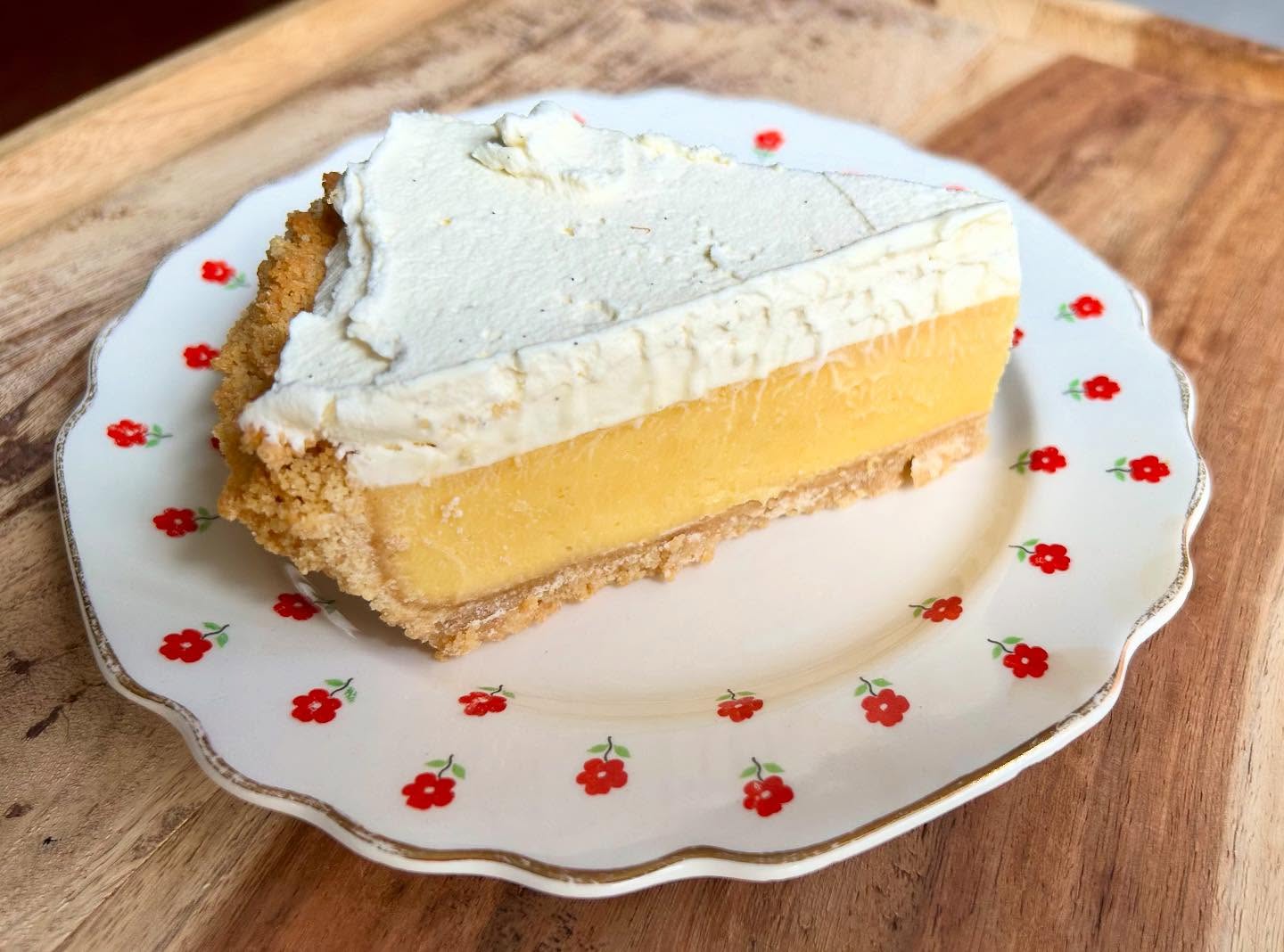 See you today @commongreens_bexley friends ❤️
Pictured: New orange creamsicle pie. Homemade vanilla wafer crust, orange custard + orange scented, vanilla bean whip 🧡