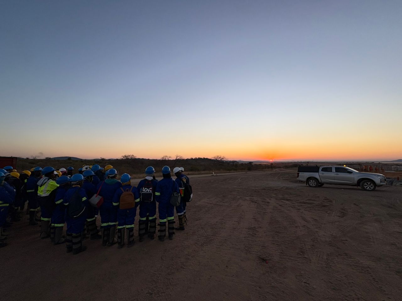 Starting our day off right with early morning safety briefings at H.E. Jackson! Ensuring that everyone is informed and prepared to prioritize safety in everything we do. #SafetyFirst #MorningBriefing