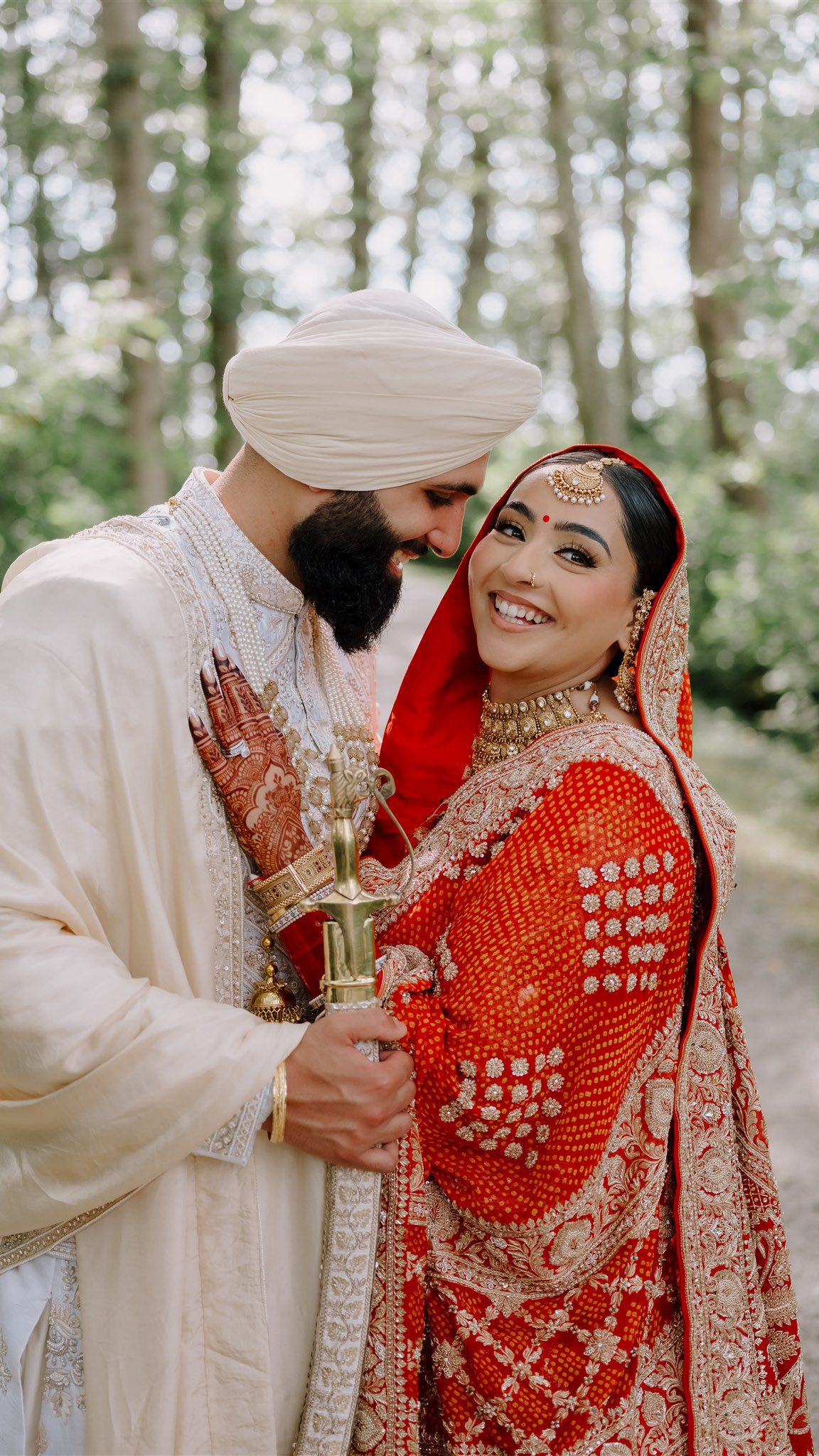 One week. Too many laughs to count and all the emotions.
Tanroop + Raveen’s wedding! tradition, chaos (the good kind), and a dance floor that did not quit!
Shot for @vissaremediagroup
Photographer @twinographystudio
#SikhWedding #NextDayEdit #VancouverWeddingPhotographer #TwinographyStudio #MoodyWeddingVibes #SouthAsianWedding
