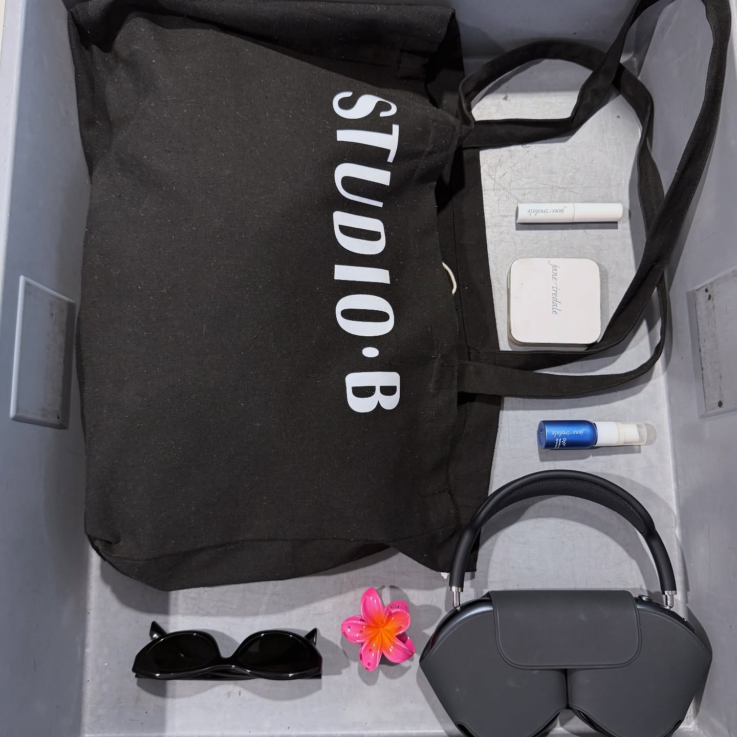 Back from Italy & ready to bring the Studio B magic back ✈️🖤
Brows, Beauty und ein Hauch Dolce Vita – ich freu mich auf Euch!
#backtobusiness #studioblueneburg #browstylist #beautyessentials