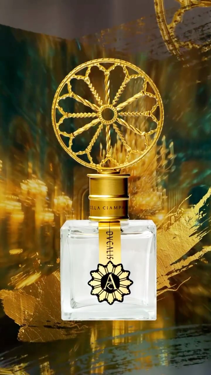Effortlessly elegant from the start, it opens with a dark, spicy woody-floral blend. Gradually, sweet, metallic florals and warm, austere woods emerge, revealing a rich dual structure that unfolds over time.
Flowers range to the obscurity of rose and jasmine, to whiter shades of lily and cyclamen; the same for woods, which comprise nuances ranging from sandalwood (“juicy”, sweet, bright and cozy) to drier, shadier notes of rosewood and cedar, with some added weight thanks to cloves, leather, and nutmeg.
#Ducalis #AngelaCiampagna #ExtraitDeParfum #ModernAlchemy #OlfactoryPoetry