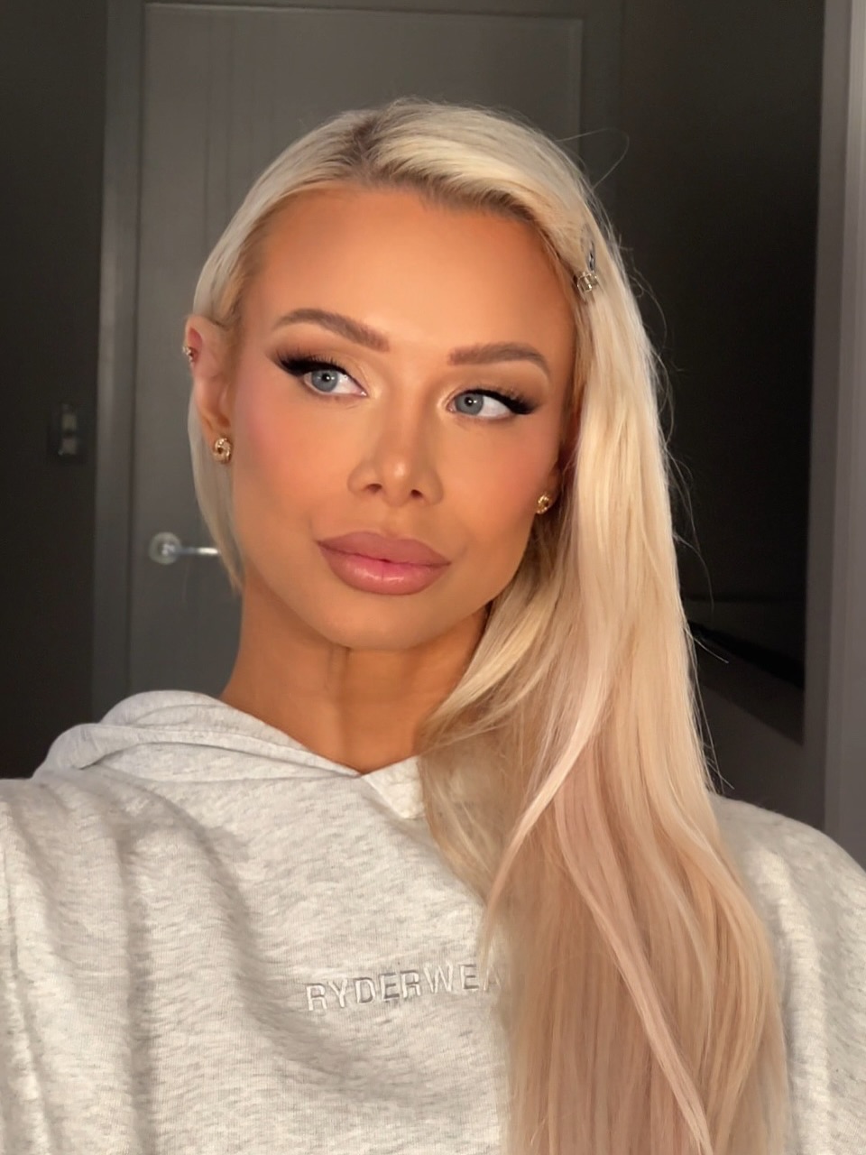 Always obsessed with @laurensimpson usual galm! 😍 Tap that save button and show me this look at your next booking!
.
.
.
.
.
.
.
.
#makeupartistgoldcoast #goldcoastmakeupartist #goldcoastmua #muagoldcoast #goldcoastmakeup #makeupgoldcoast #brisbanemakeupartist #makeupartistbrisbane #brisbanemua #muabrisbane #makeupbrisbane #brisbanemakeup #mua #makeupartist